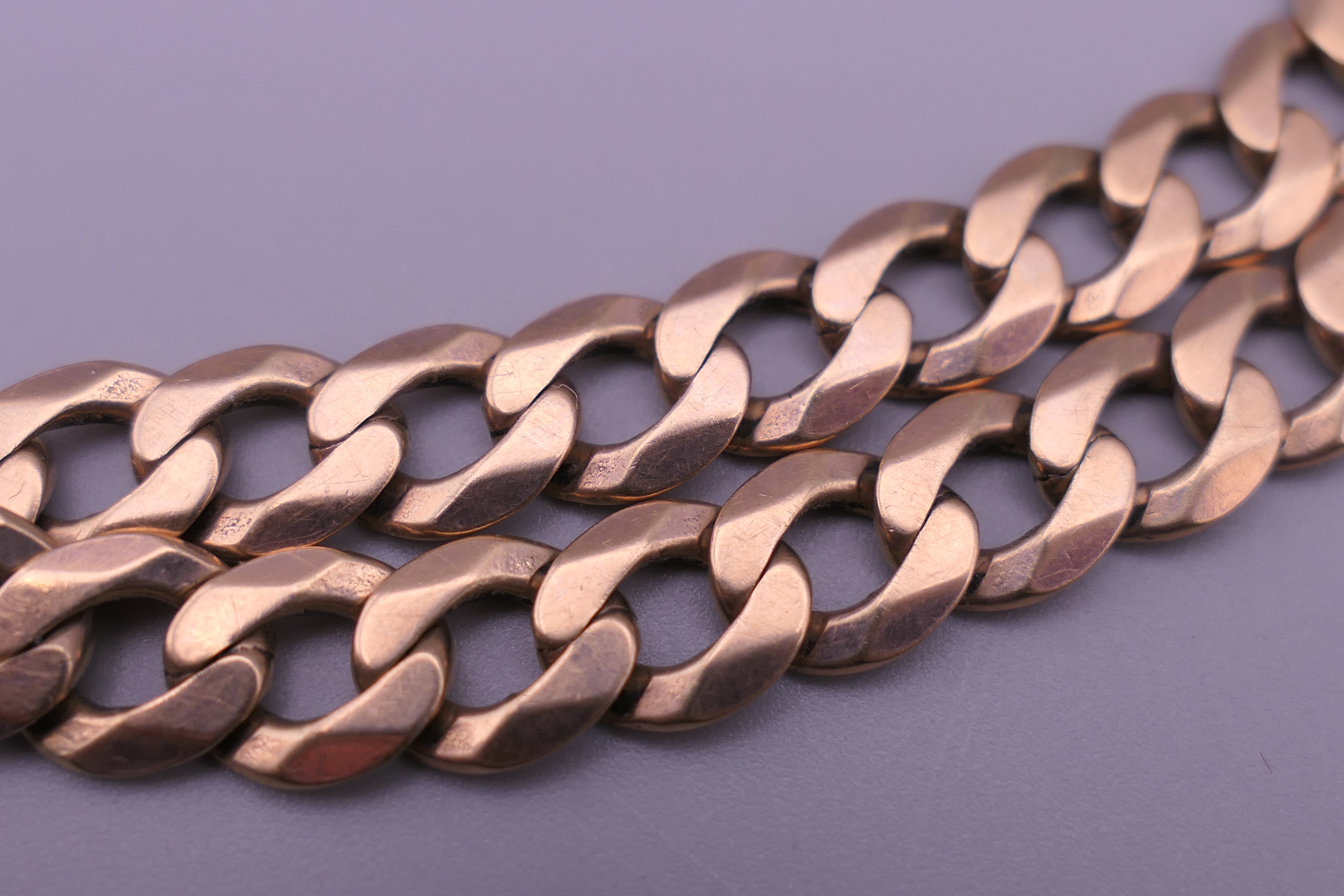 A 9 ct gold curb link bracelet. 22.5 cm long. 18.4 grammes. - Image 2 of 3