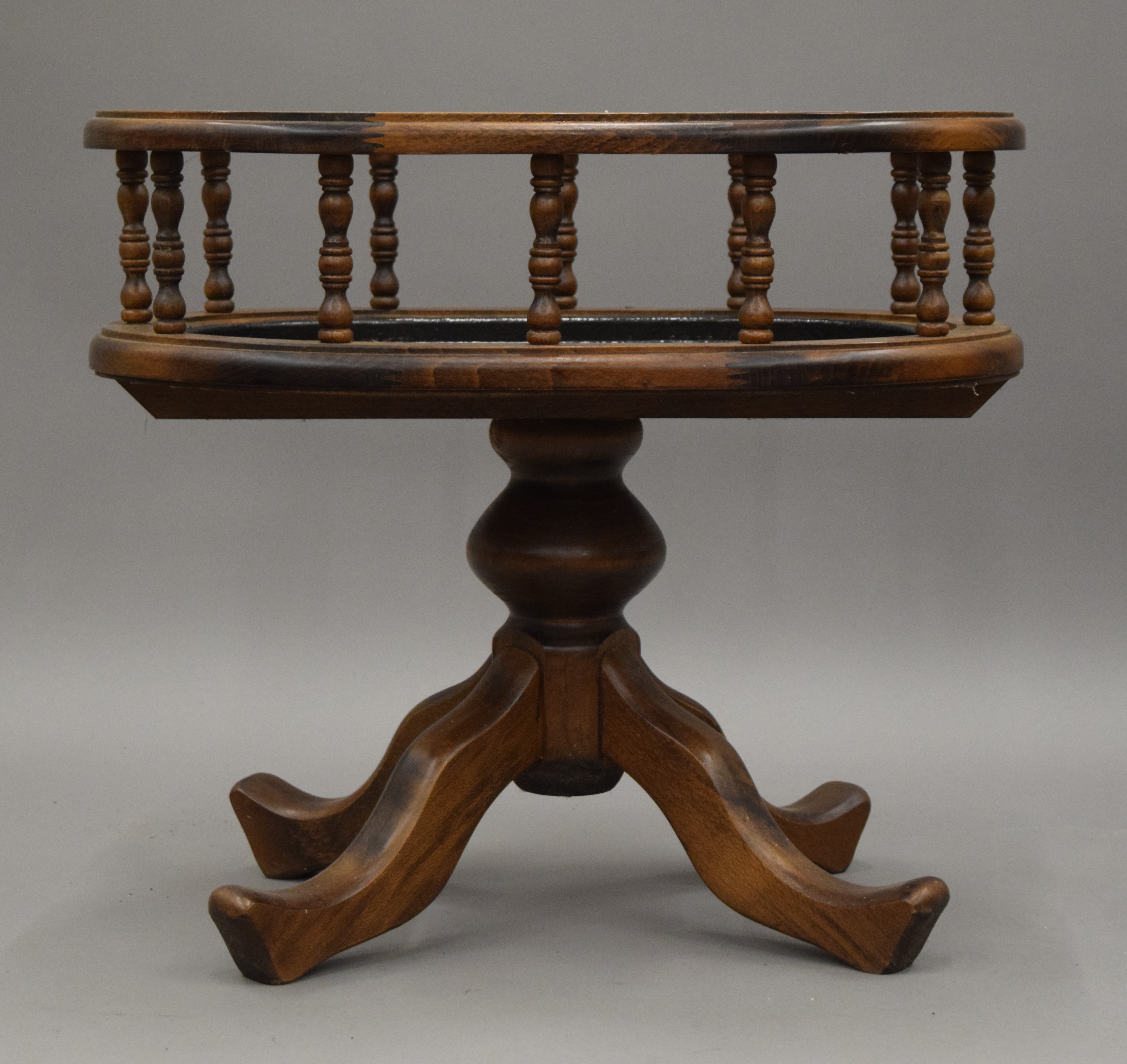 A wooden plant/drinks table. 57 cm long. - Image 2 of 5