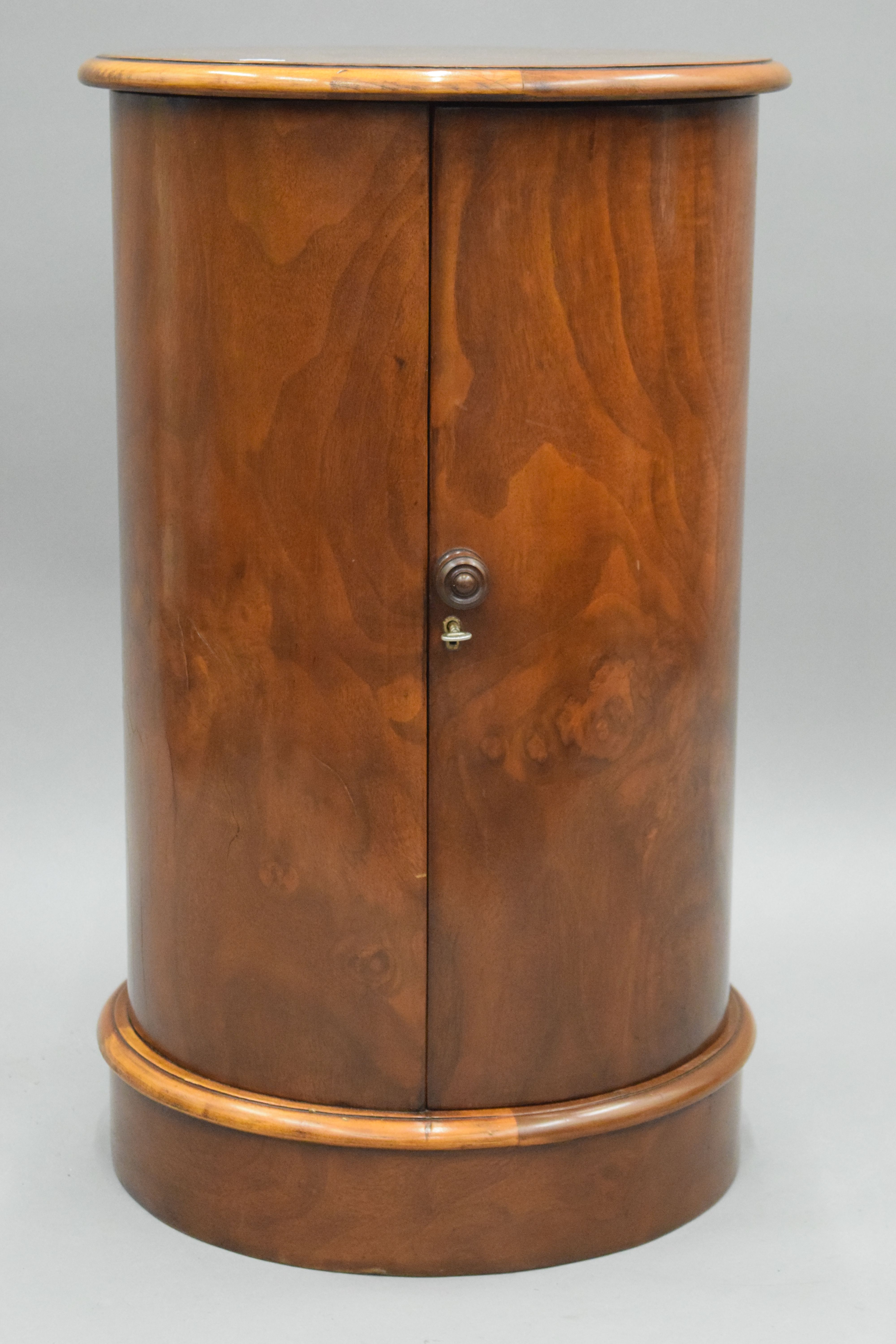 A pair of walnut cylindrical bedside cupboards. 72 cm high x 43 cm diameter. - Image 3 of 5