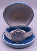 A gentleman's 1970's Everite wristwatch, good working order, in original box.