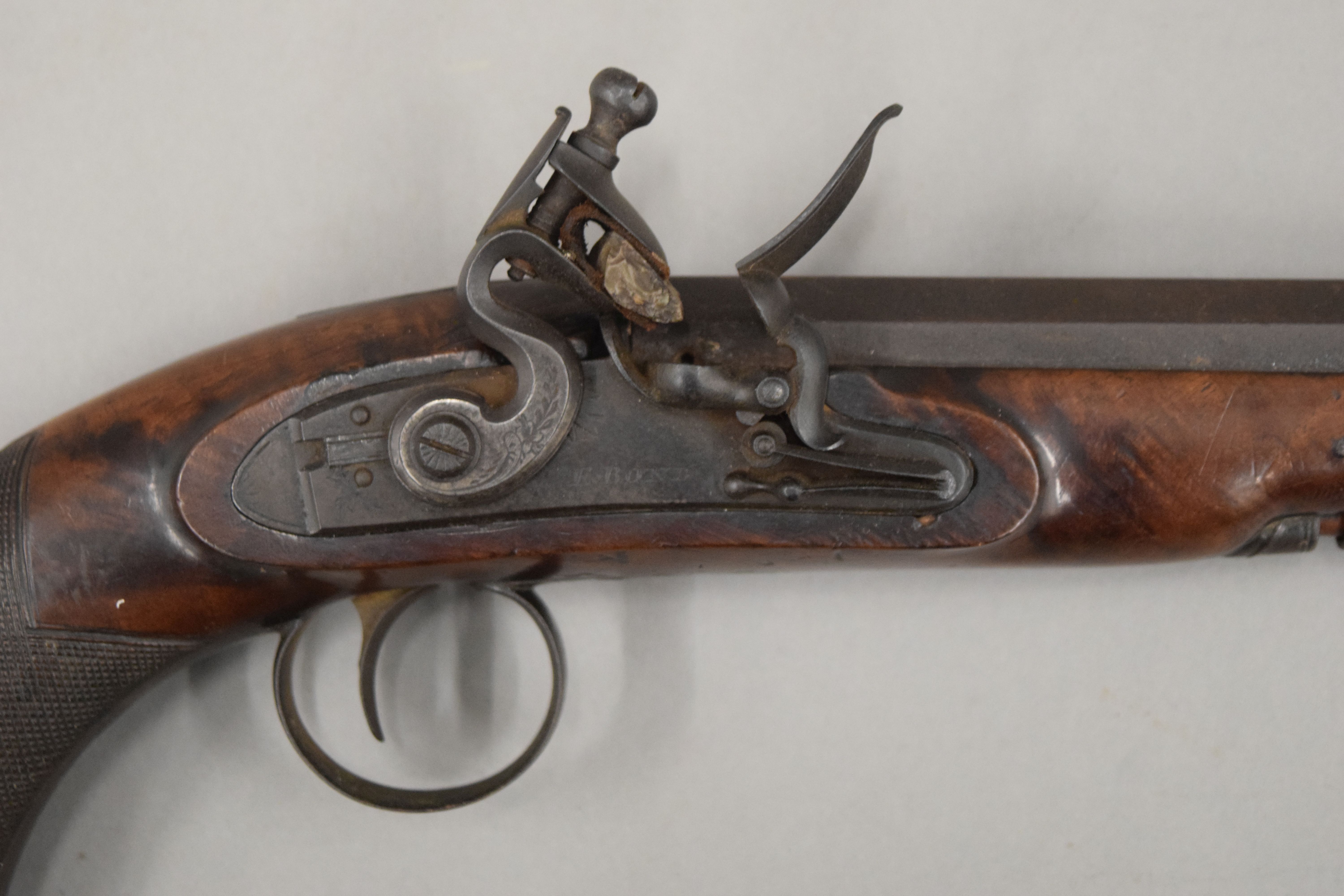 A pair of 19th century flintlock pistols. 27.5 cm long. - Image 3 of 5