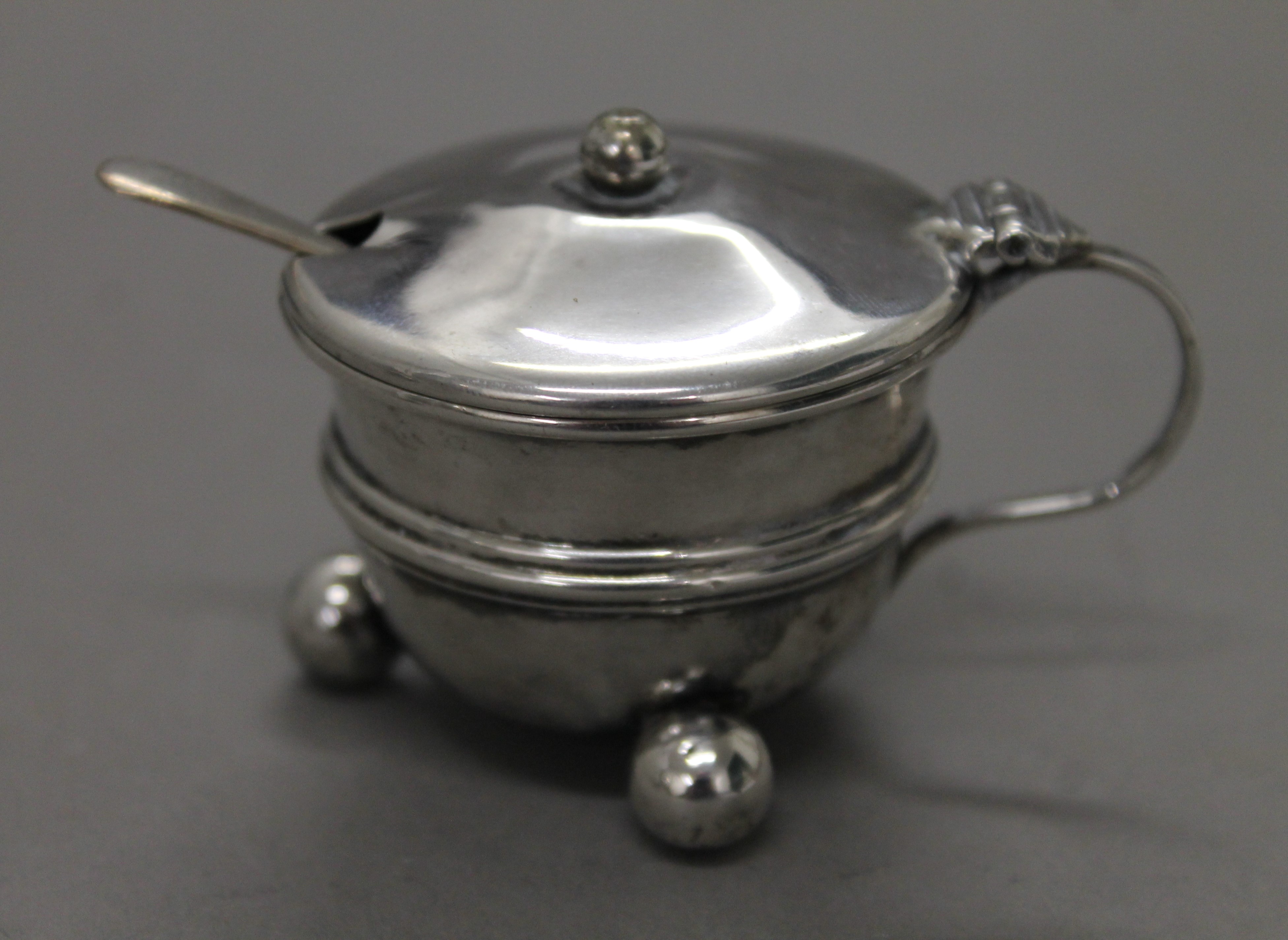 Two silver mustard pots. 89.6 grammes. - Image 6 of 8