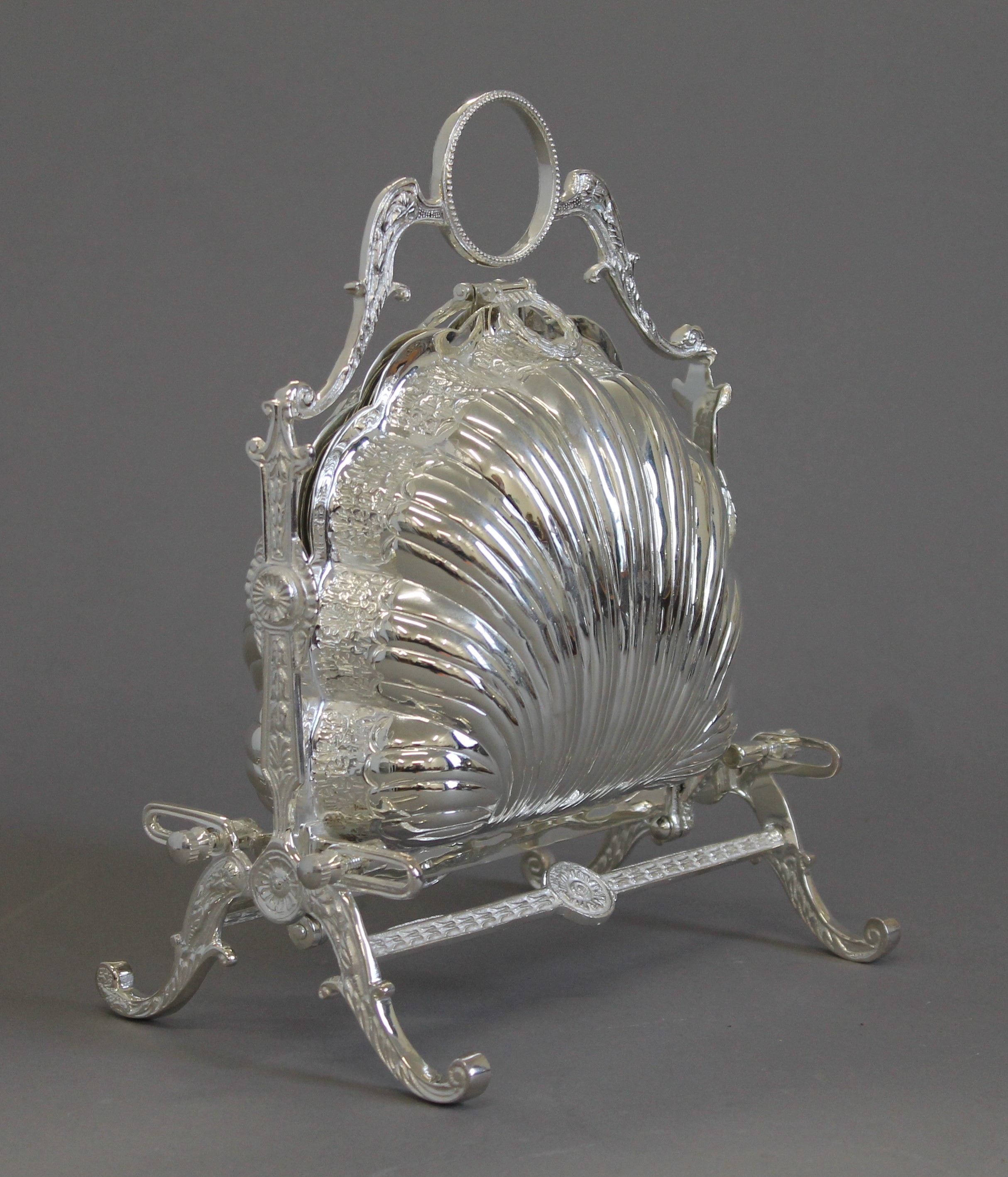 A silver plated shell biscuit barrel. 27 cm high. - Image 2 of 4