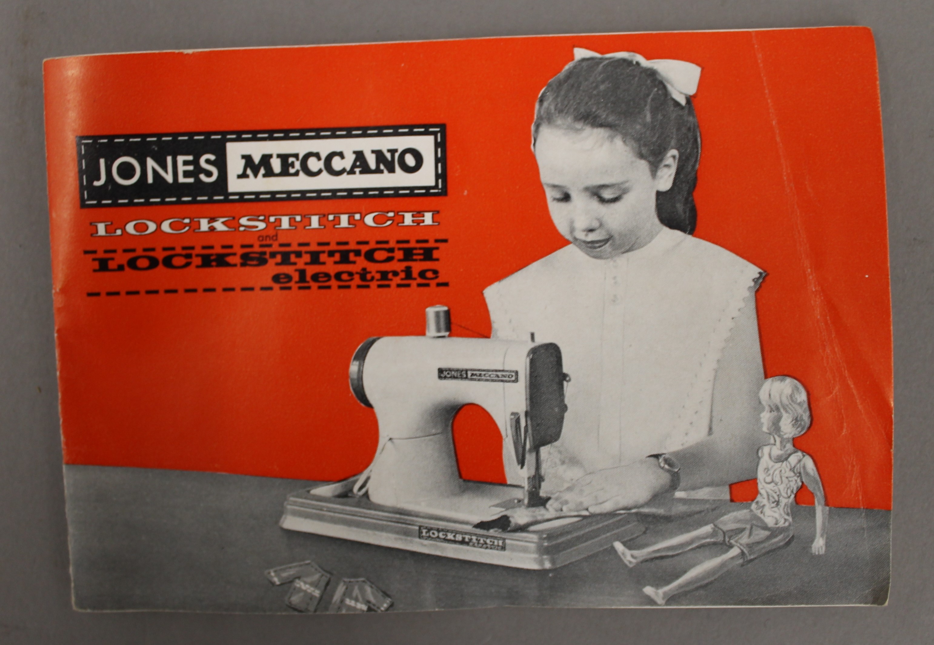 A vintage Jones Meccano Lockstitch sewing machine, boxed. - Image 5 of 5