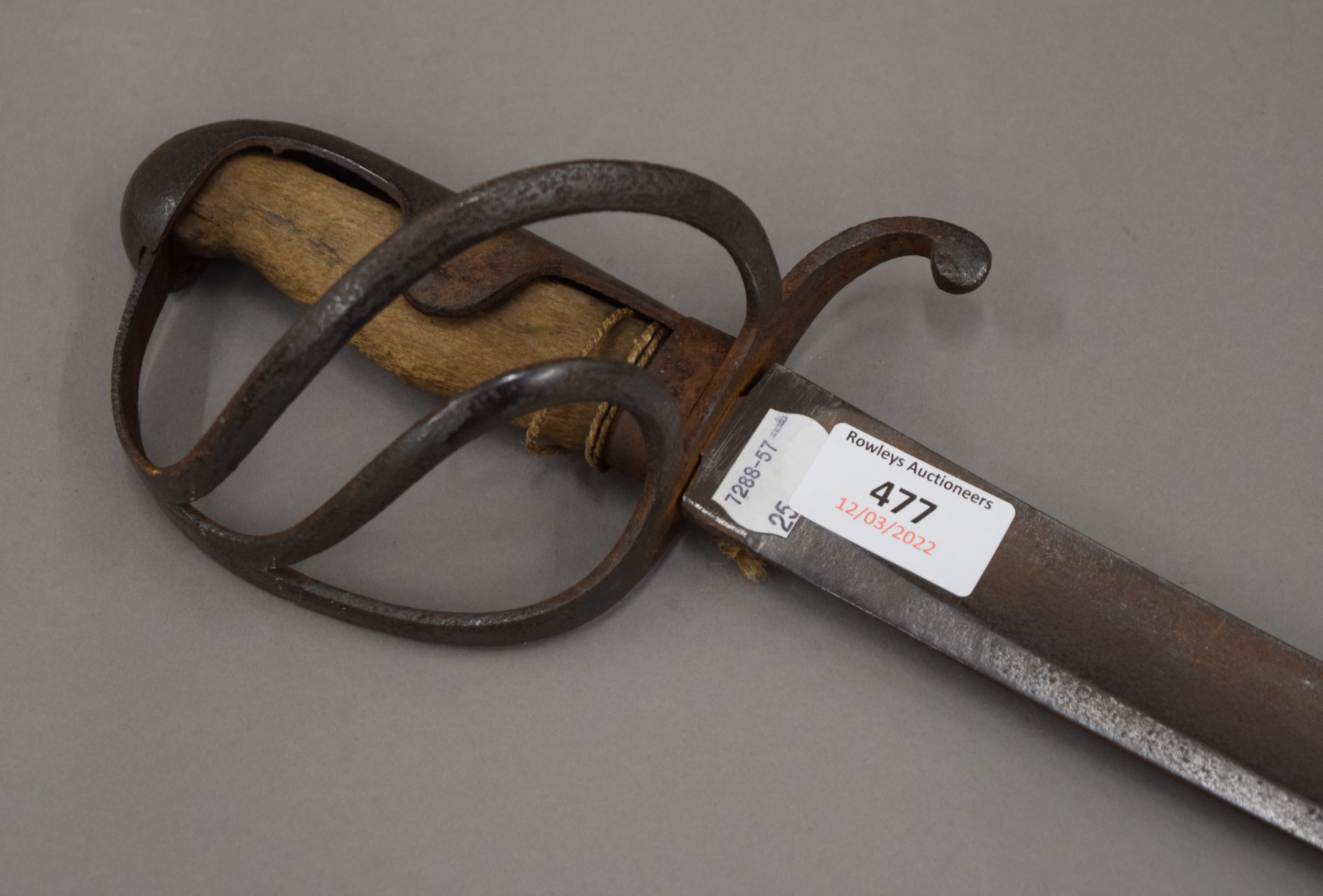 A 19th century Cavalry sabre. 93 cm long. - Image 2 of 3