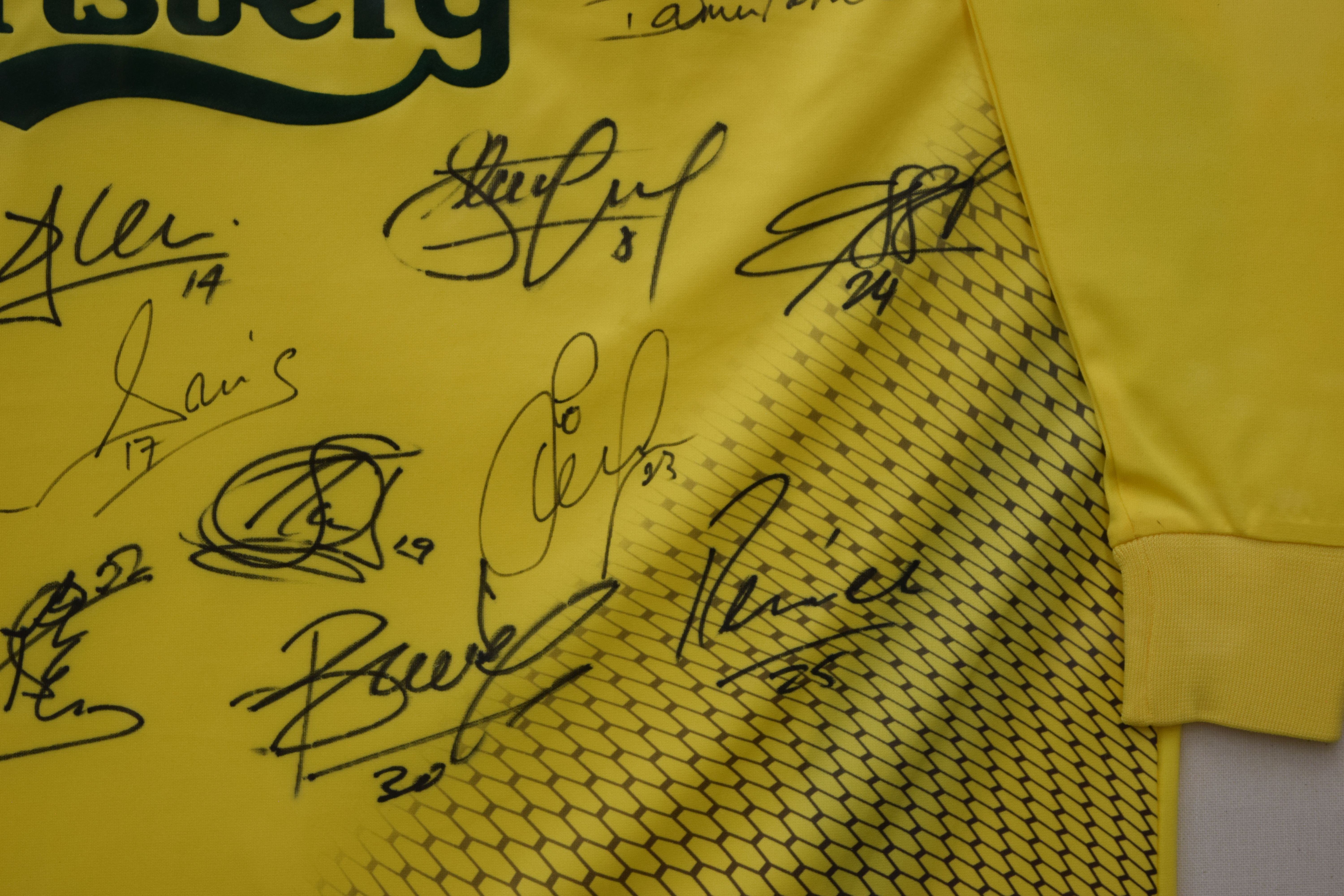 A Liverpool away football shirt signed by: Jerzy Dudek (1), Steve Finnan (3), Jamie Carragher (23), - Image 3 of 7