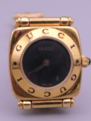 A Gucci ladies wristwatch. 2 cm wide.