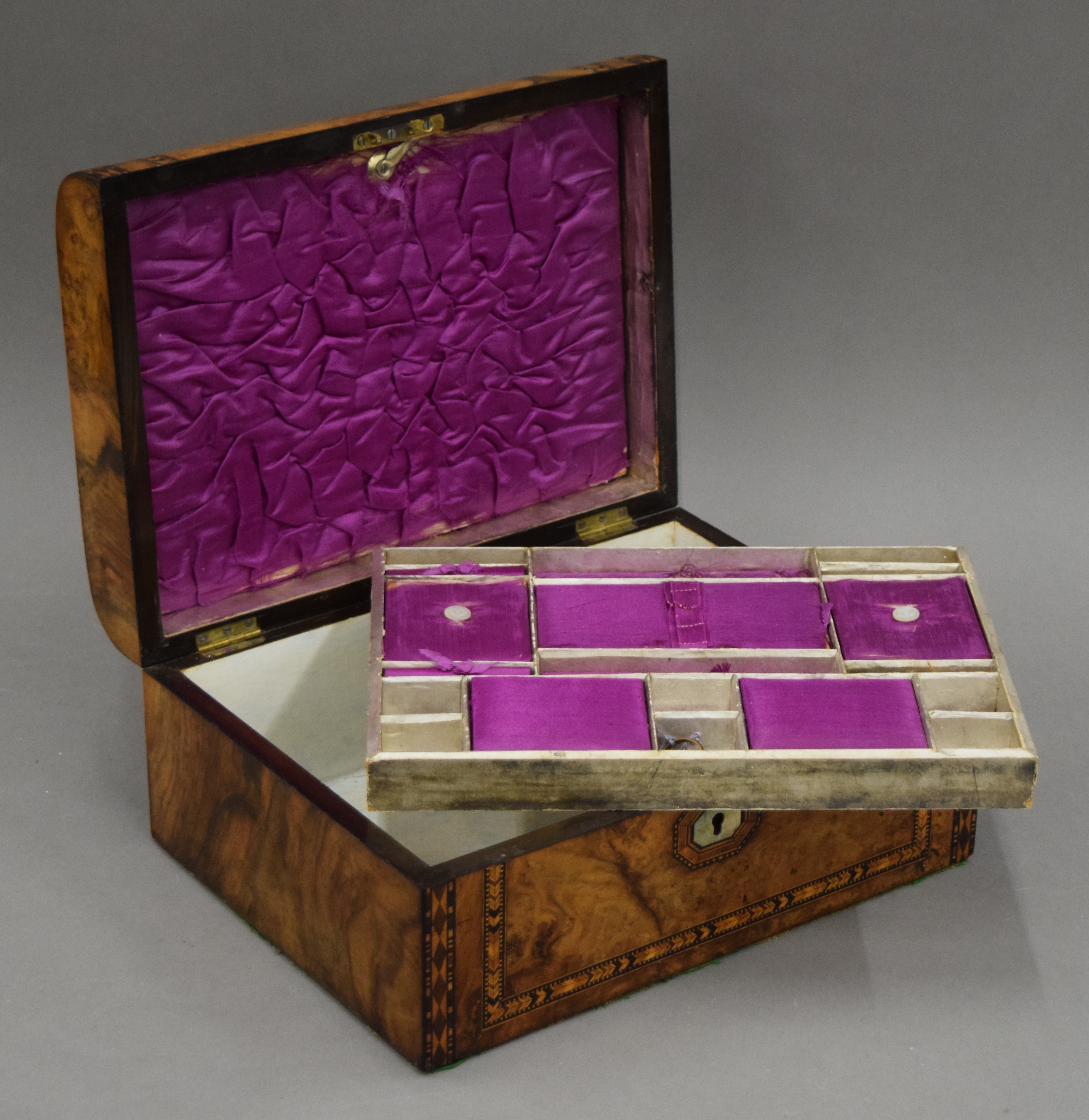 A Victorian inlaid walnut sewing box. 30 cm wide. - Image 4 of 5