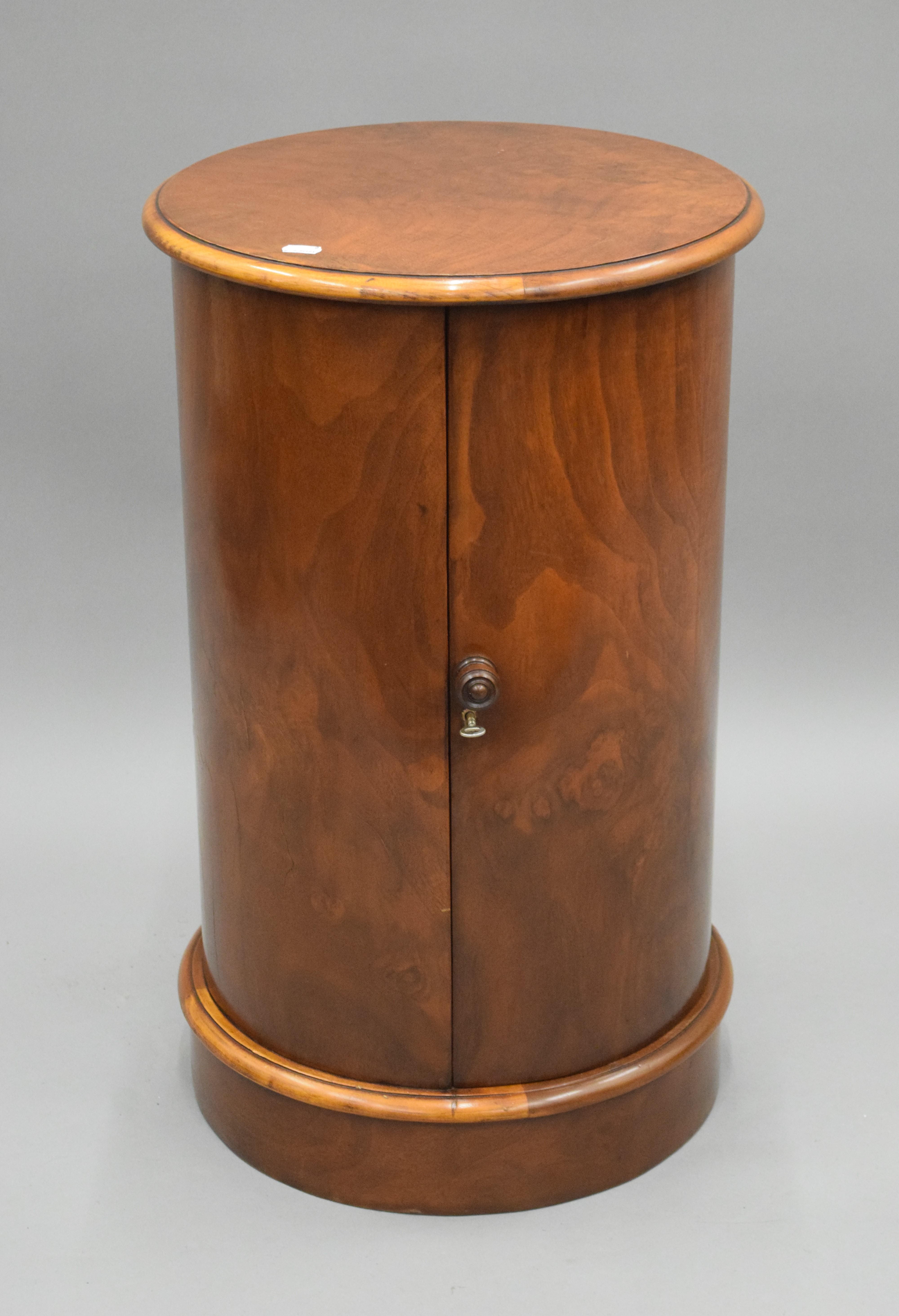 A pair of walnut cylindrical bedside cupboards. 72 cm high x 43 cm diameter. - Image 2 of 5