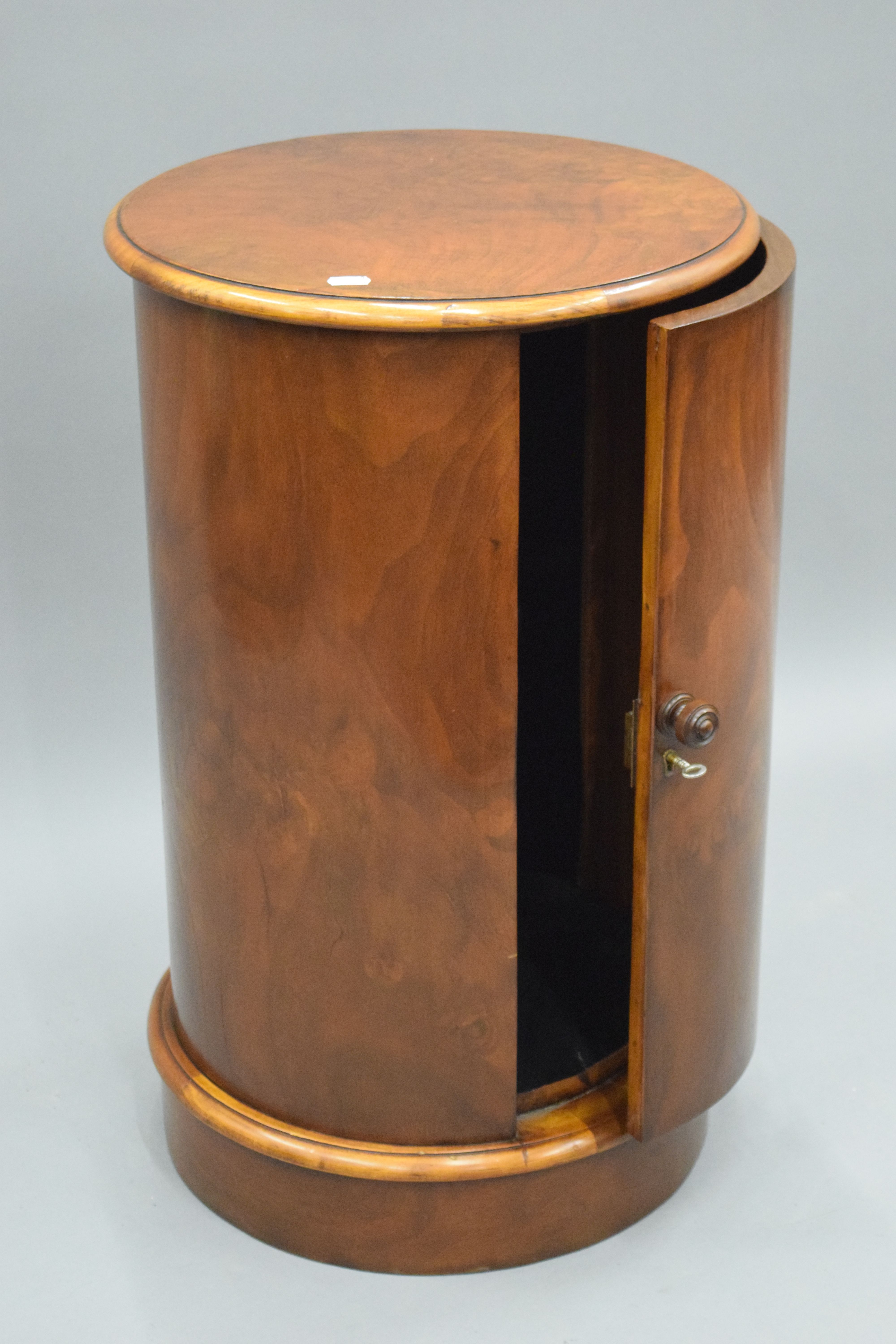 A pair of walnut cylindrical bedside cupboards. 72 cm high x 43 cm diameter. - Image 5 of 5