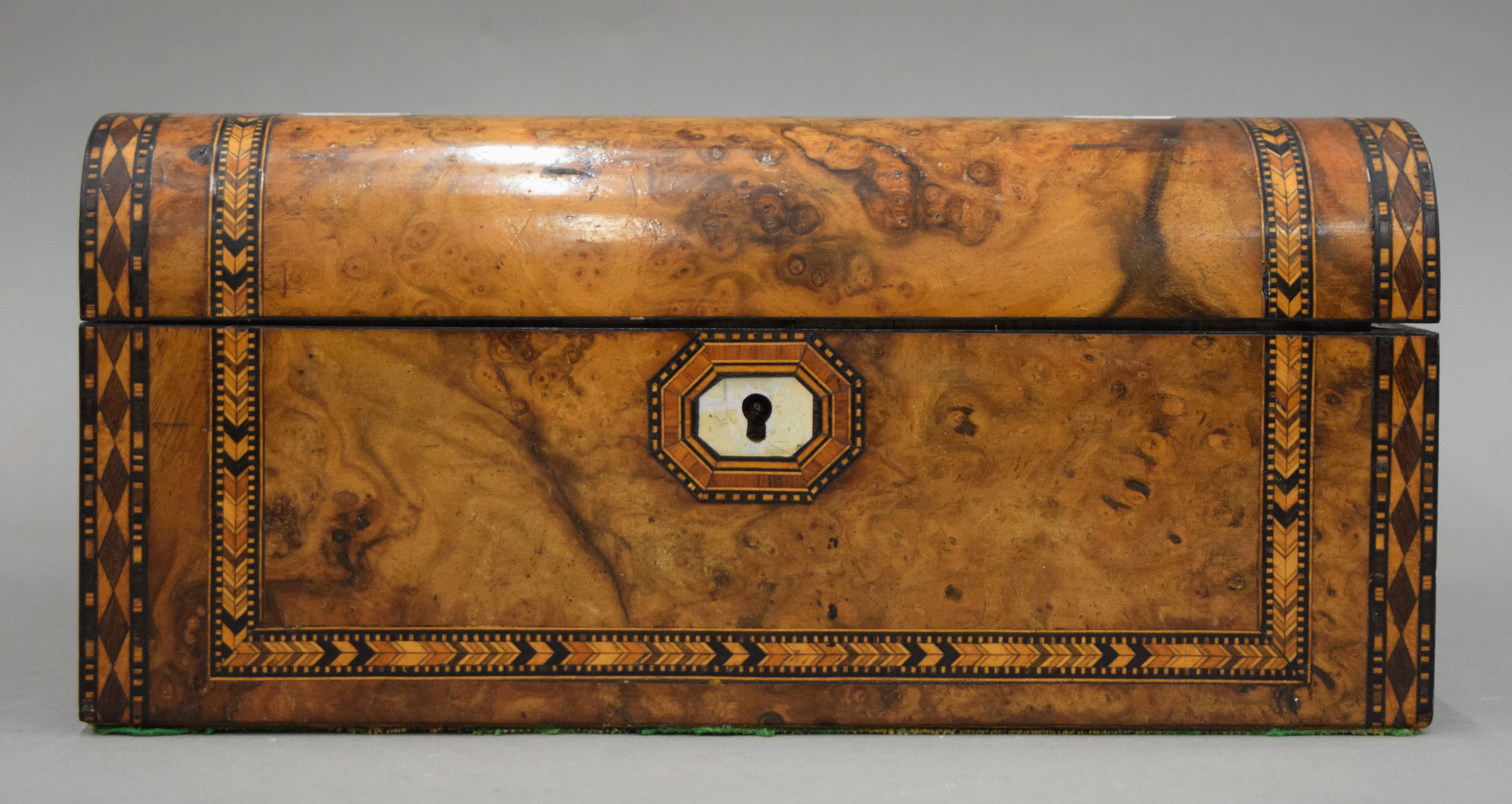 A Victorian inlaid walnut sewing box. 30 cm wide. - Image 5 of 5