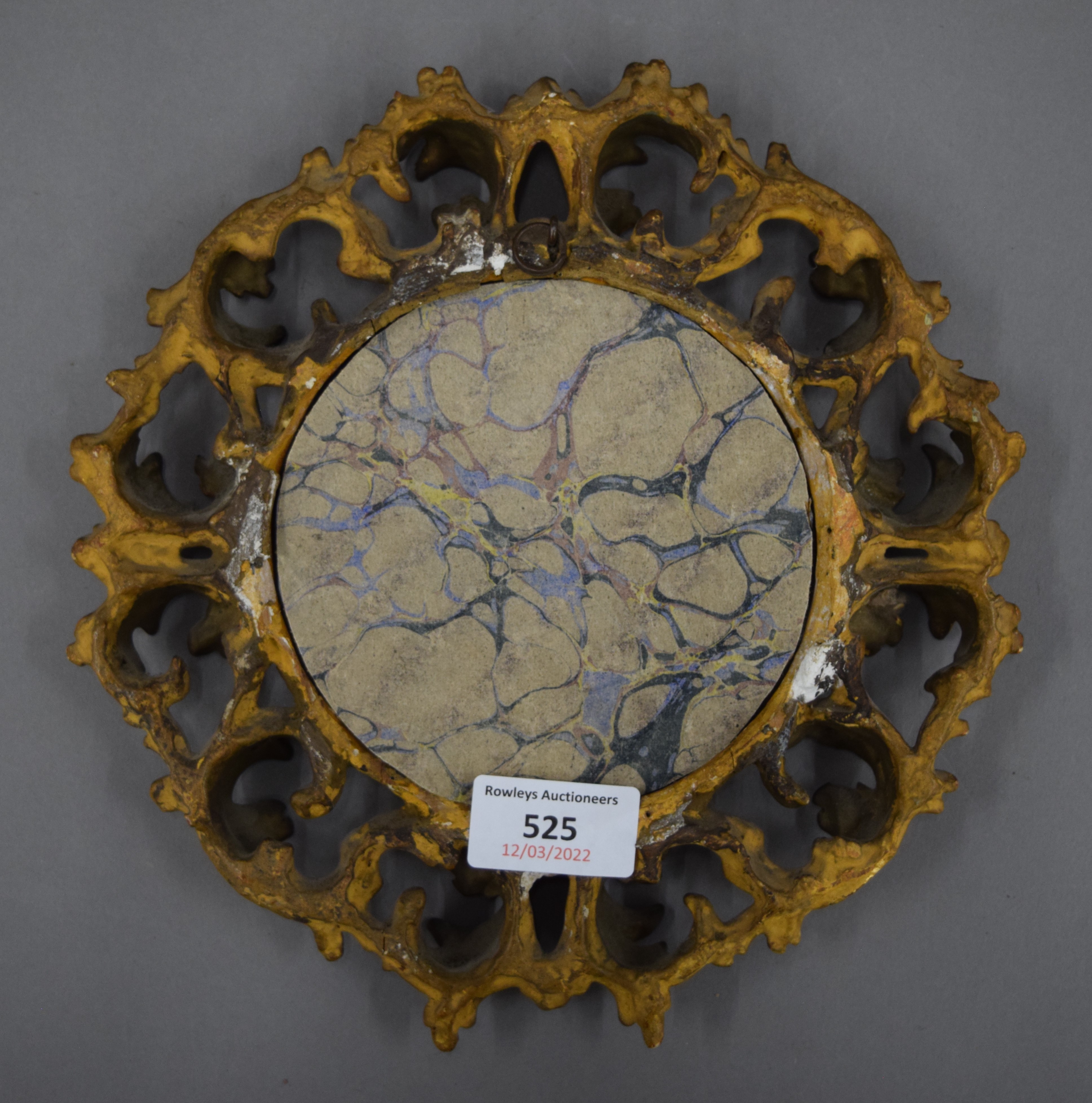 An 18th/19th century carved gilt wood Florentine circular frame. 22.5 cm diameter. - Image 4 of 4
