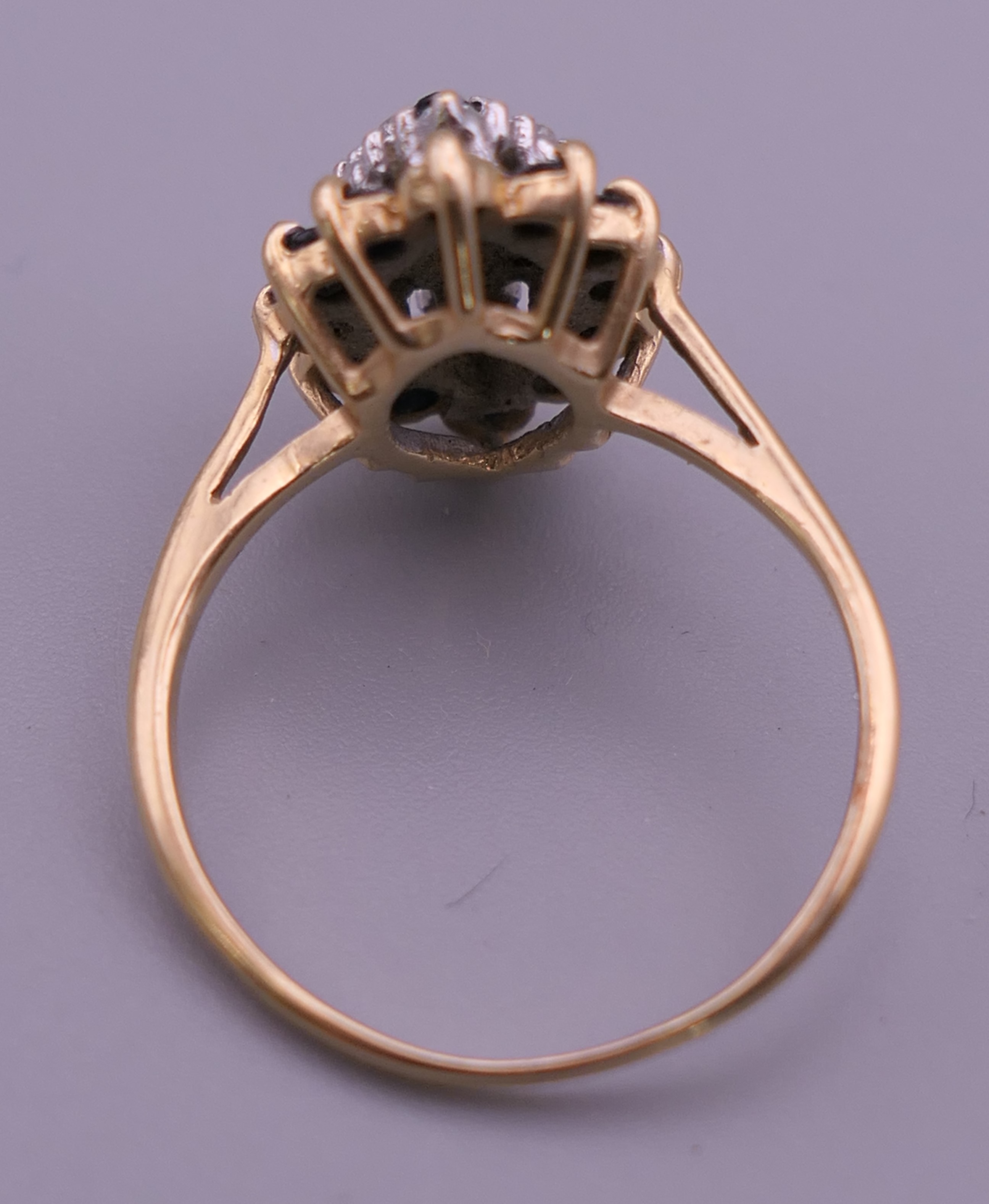 A 14 K gold diamond and sapphire ring. Ring size M/N. 2.8 grammes total weight. - Image 3 of 6