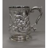 An embossed silver tankard. 12 cm high. 11.9 troy ounces.