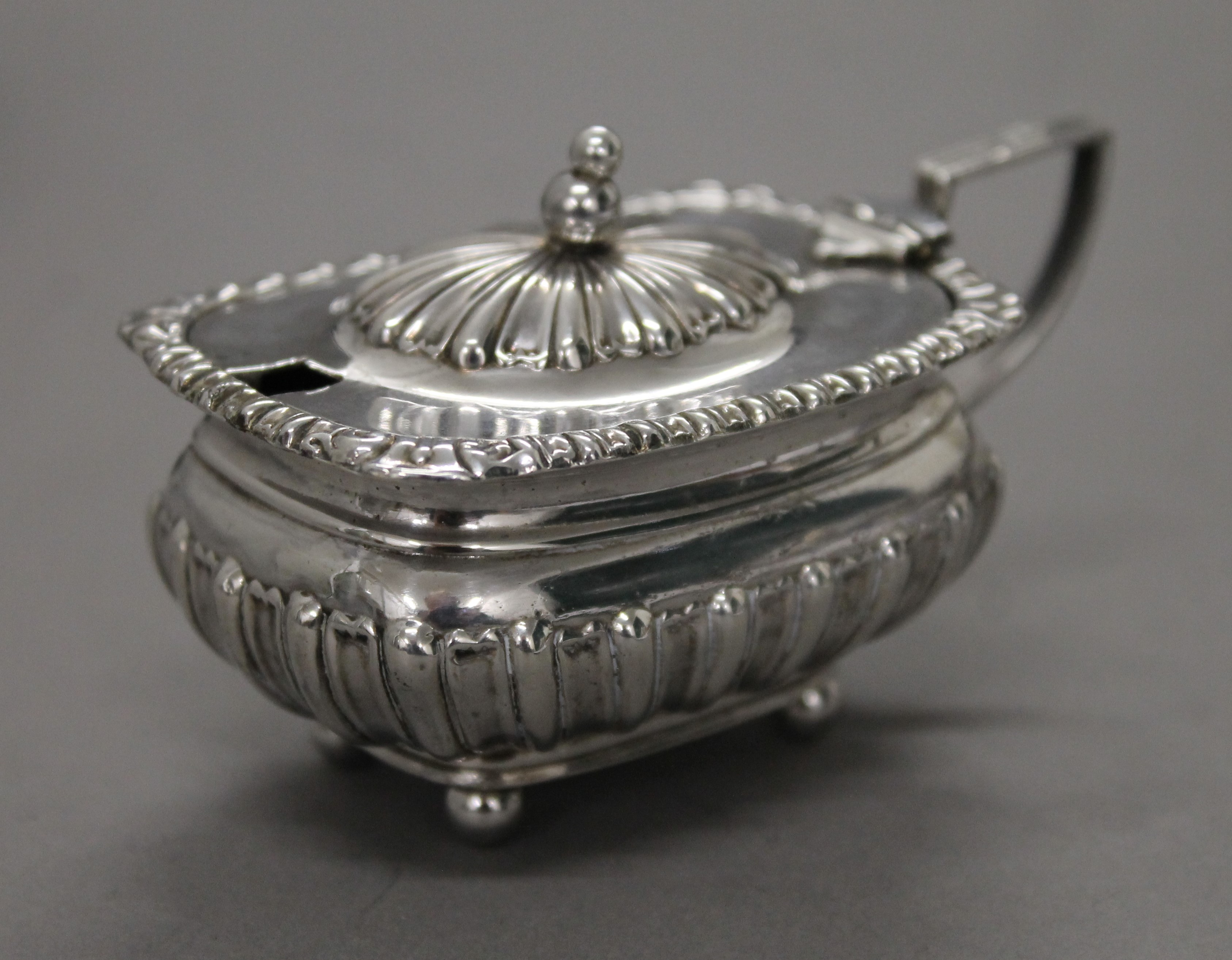 Two silver mustard pots. 89.6 grammes. - Image 3 of 8