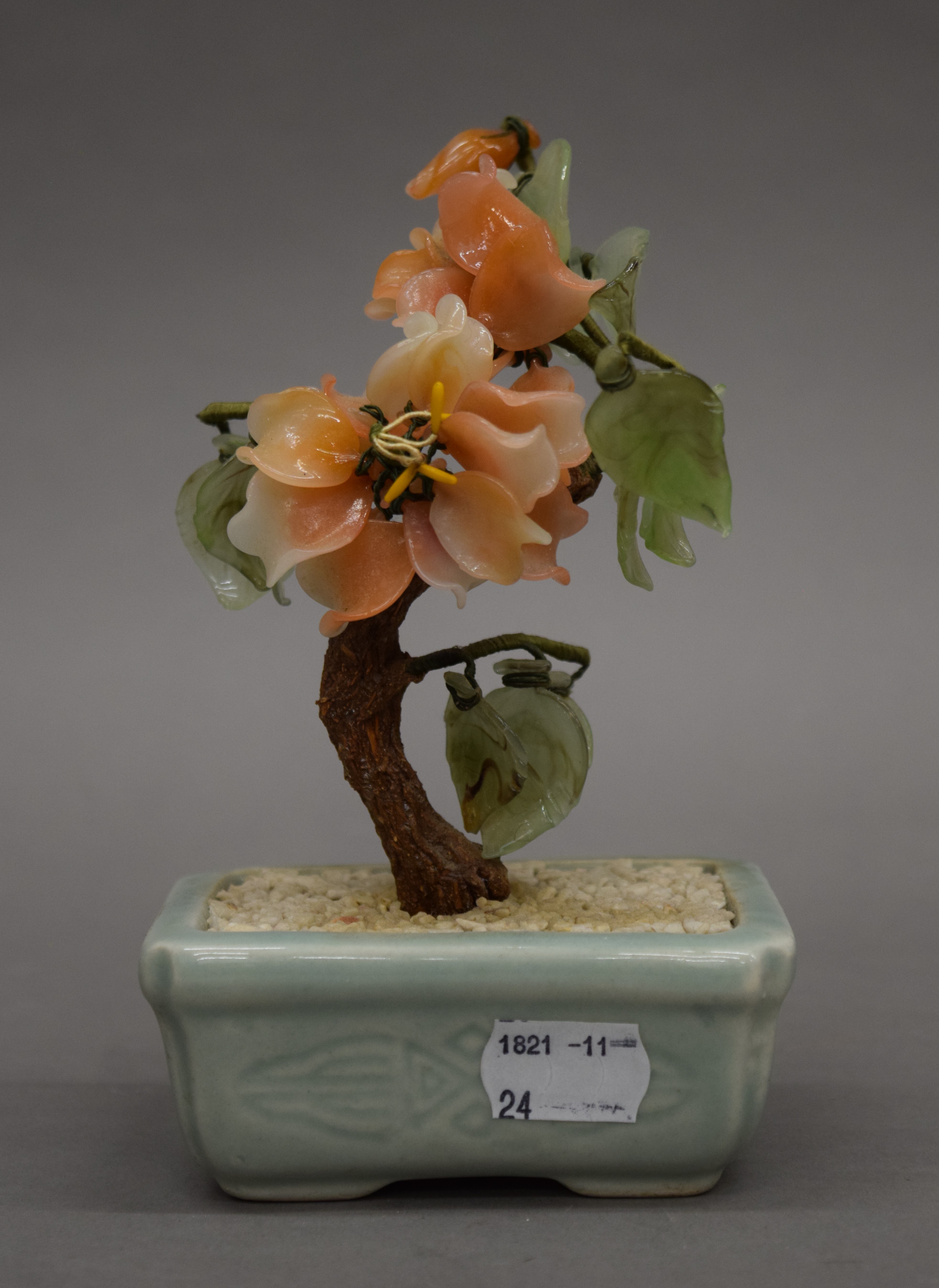 Two Chinese hardstone trees. The largest 17 cm high. - Image 2 of 5