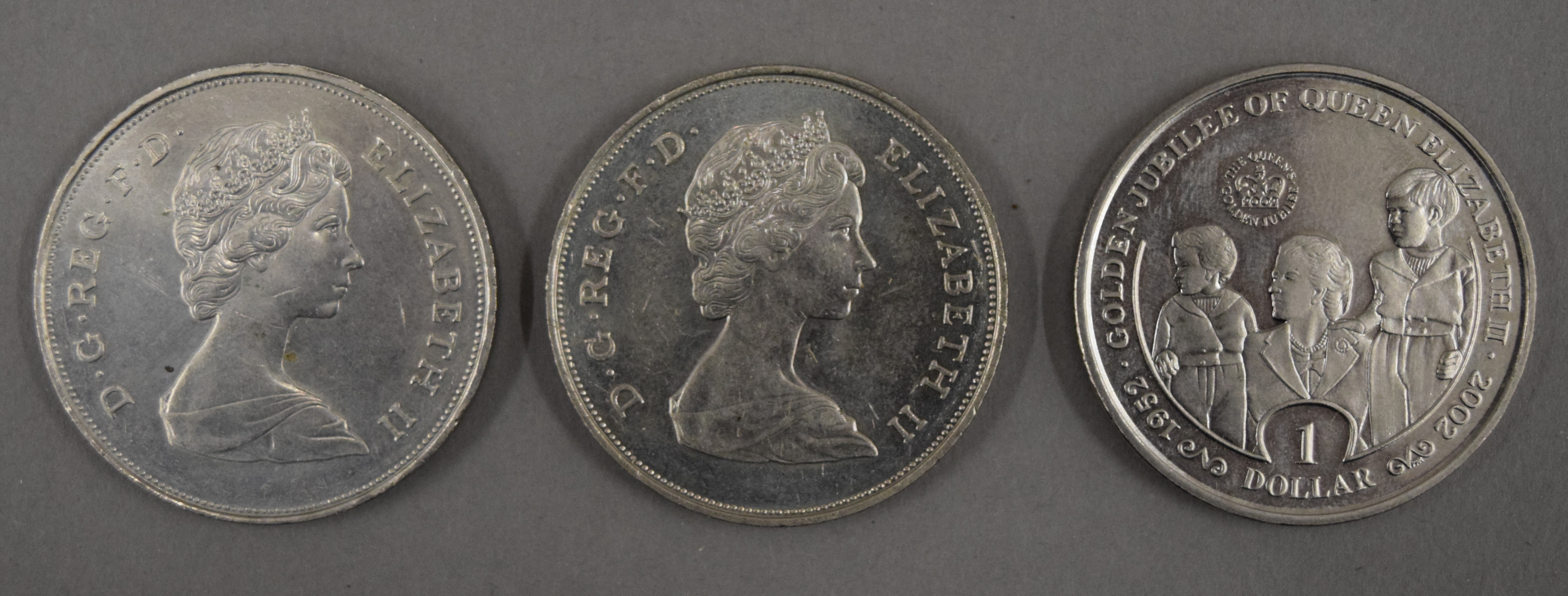 A collection of various coins, including 2000 time capsule, Britain at War, etc. - Image 7 of 18