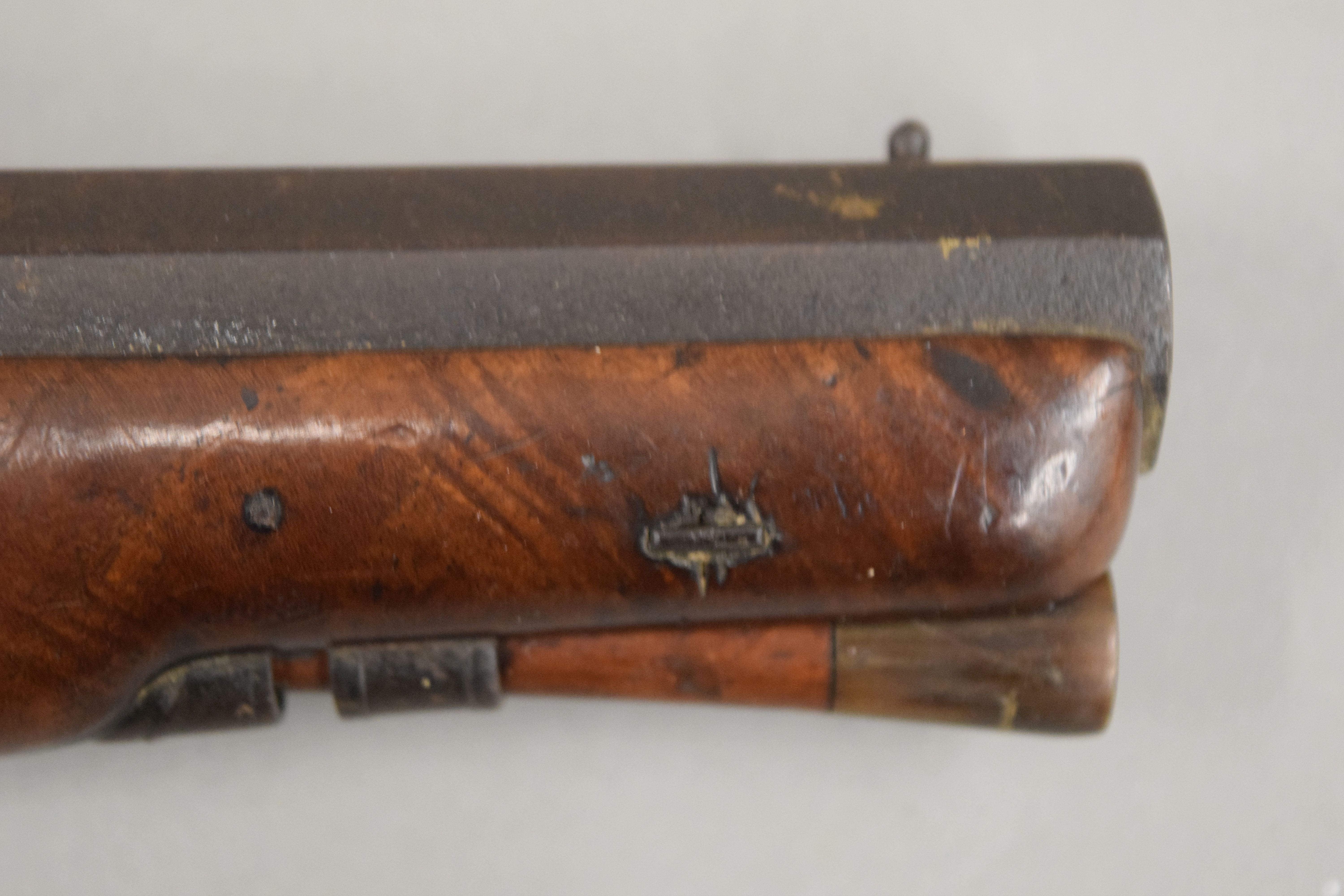A pair of 19th century flintlock pistols. 27.5 cm long. - Image 4 of 5