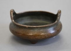 A small Chinese bronze censer. 8.5 cm wide.