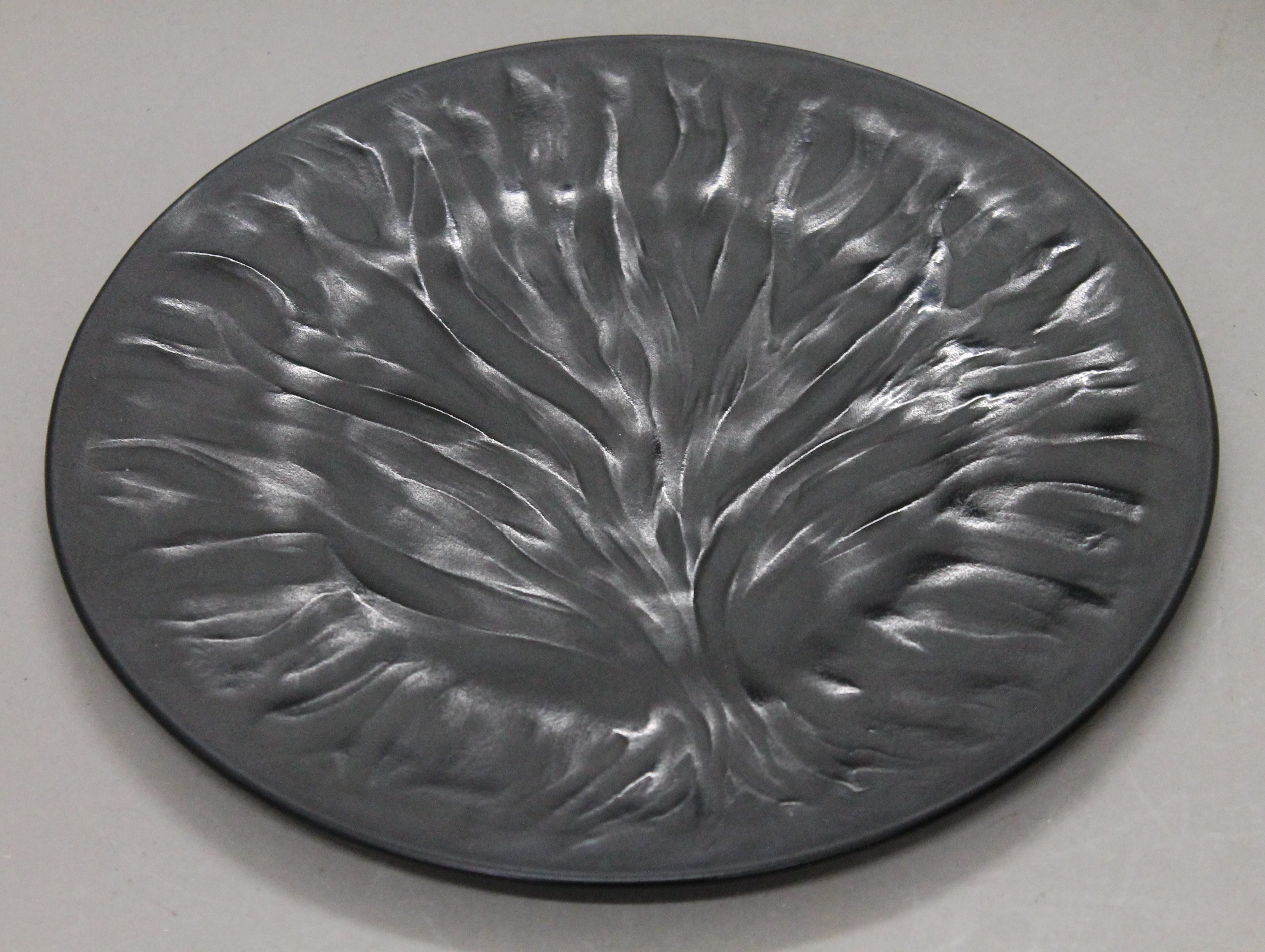 Two Lalique France black ground glass plates. 28 cm diameter. - Image 3 of 4