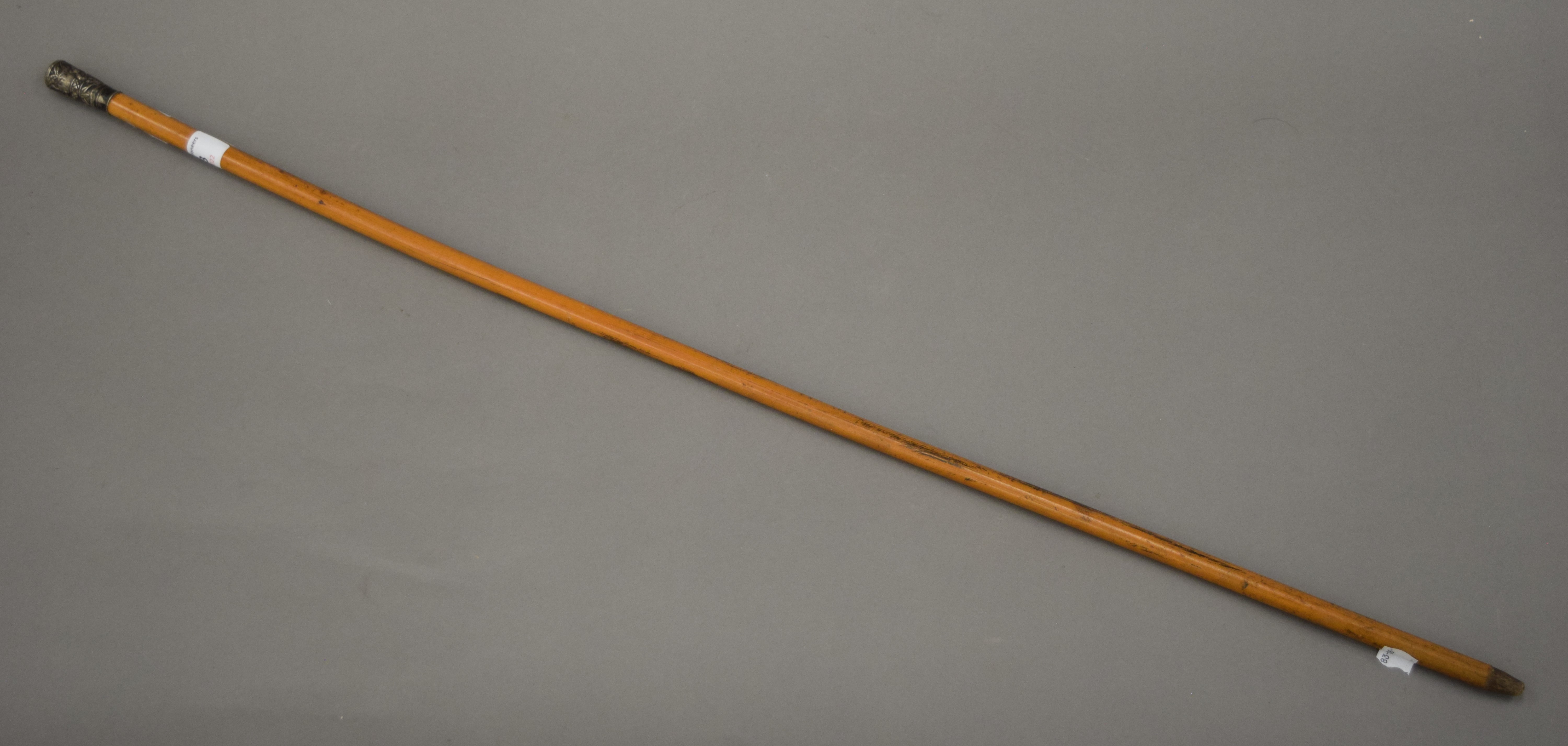 A Chinese silver topped walking cane. 81 cm long. - Image 3 of 3
