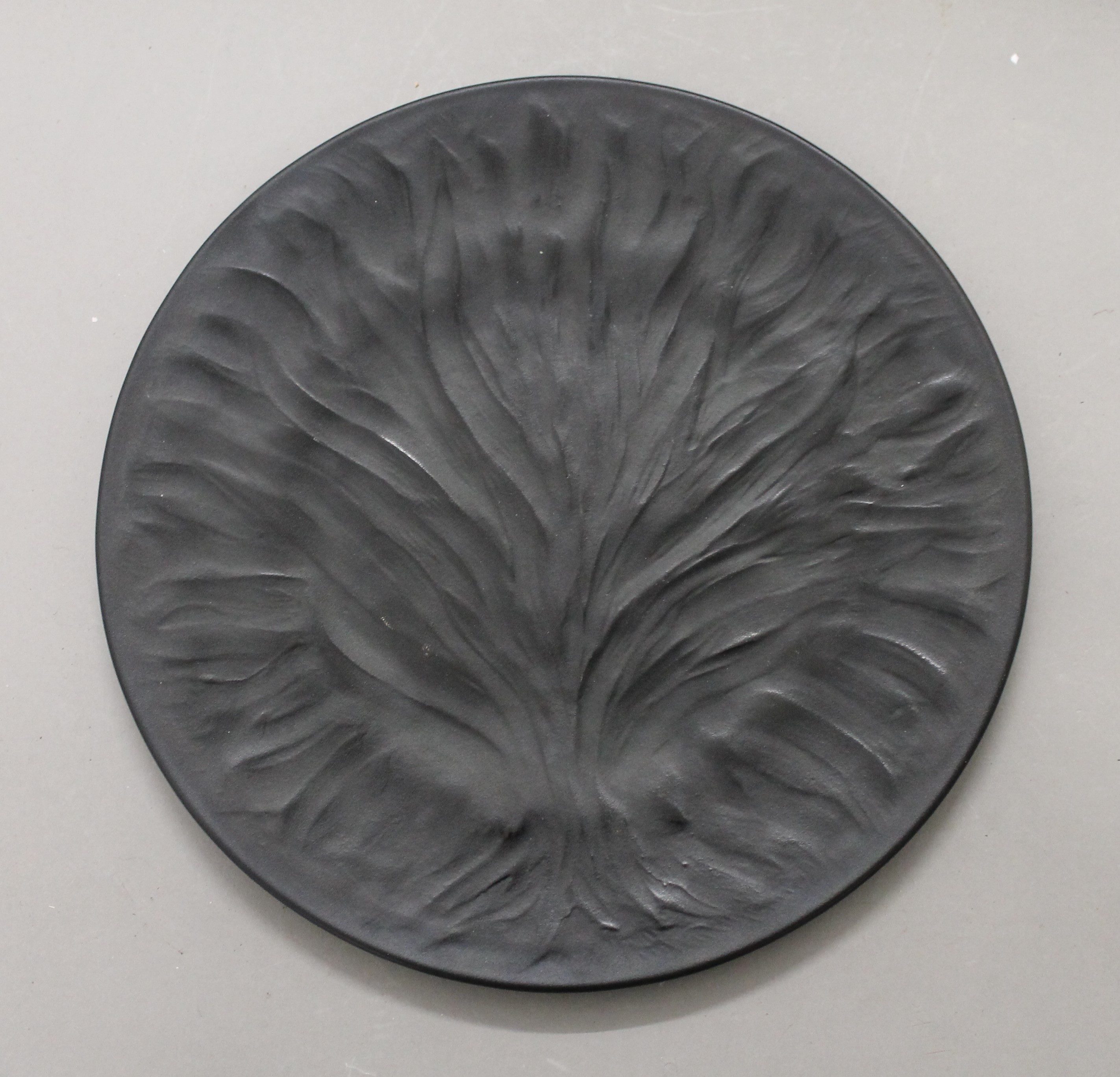 Two Lalique France black ground glass plates. 28 cm diameter. - Image 2 of 4