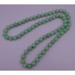 A jade bead necklace. 84 cm long.