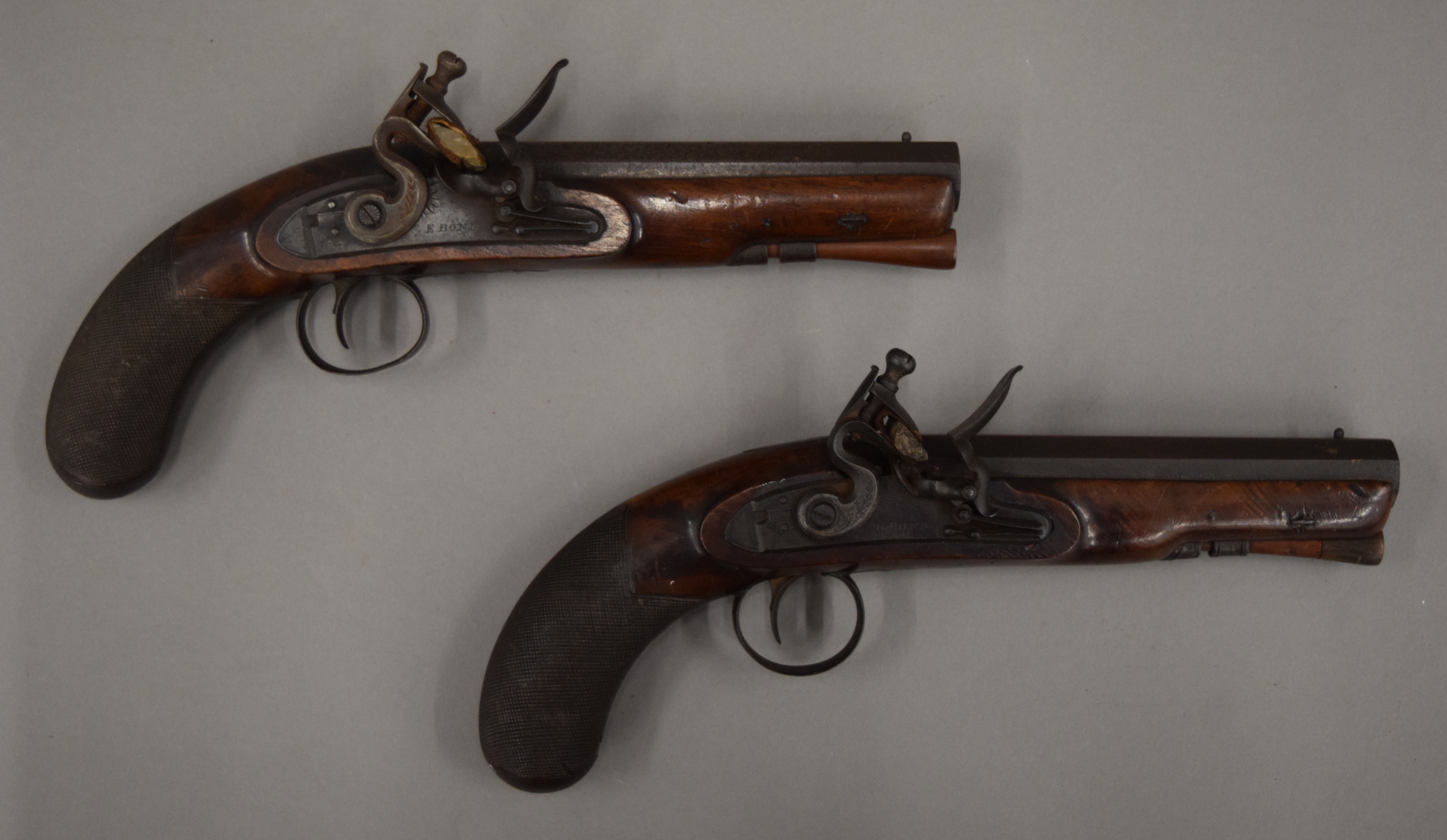 A pair of 19th century flintlock pistols. 27.5 cm long.