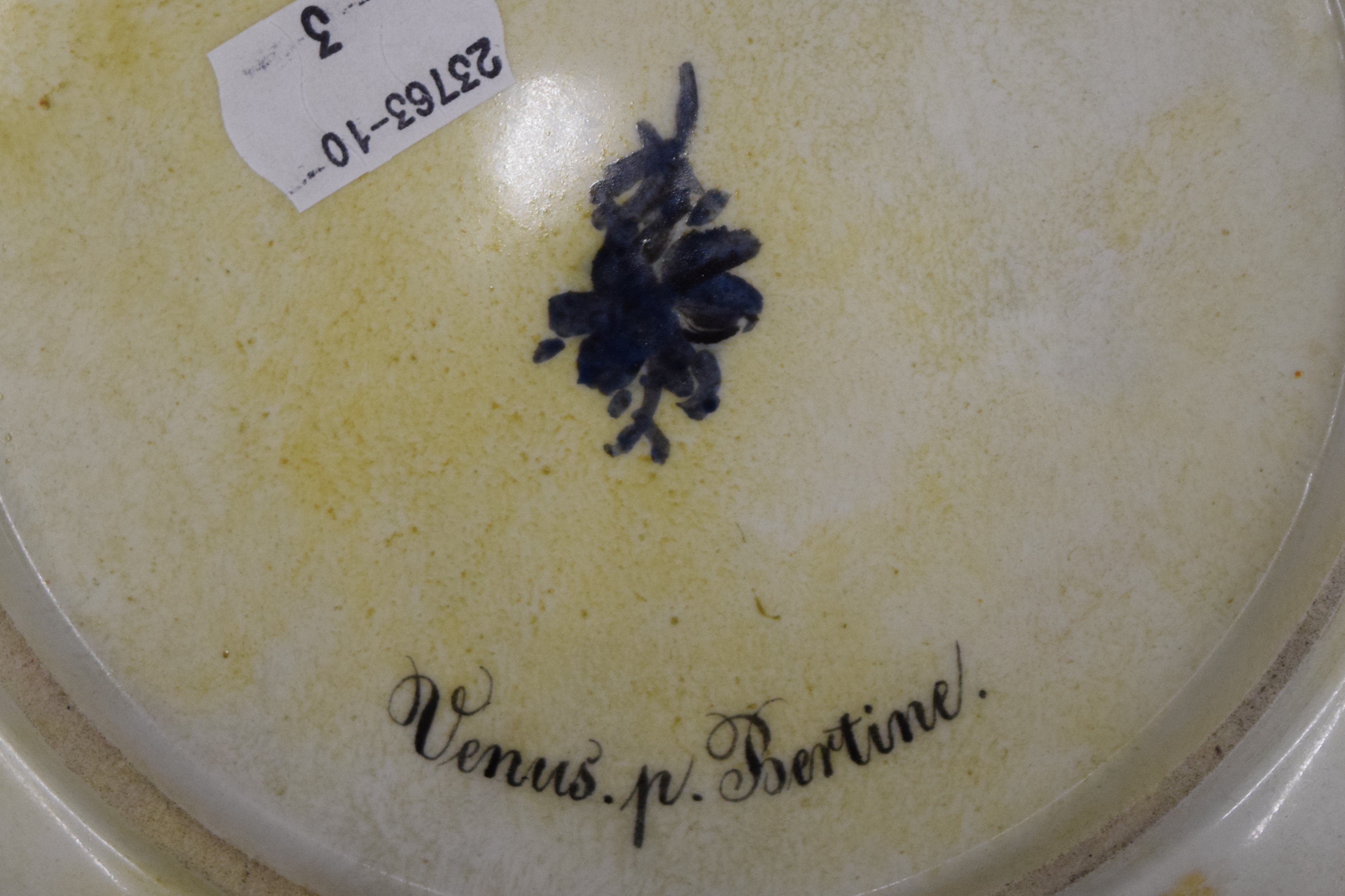 A Continental porcelain plate decorated with Venus and Bertine. 25 cm diameter. - Image 3 of 3