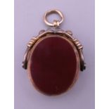 A 9 ct gold swivel fob seal set with bloodstone and carnelian. 2.5 cm high. 6.