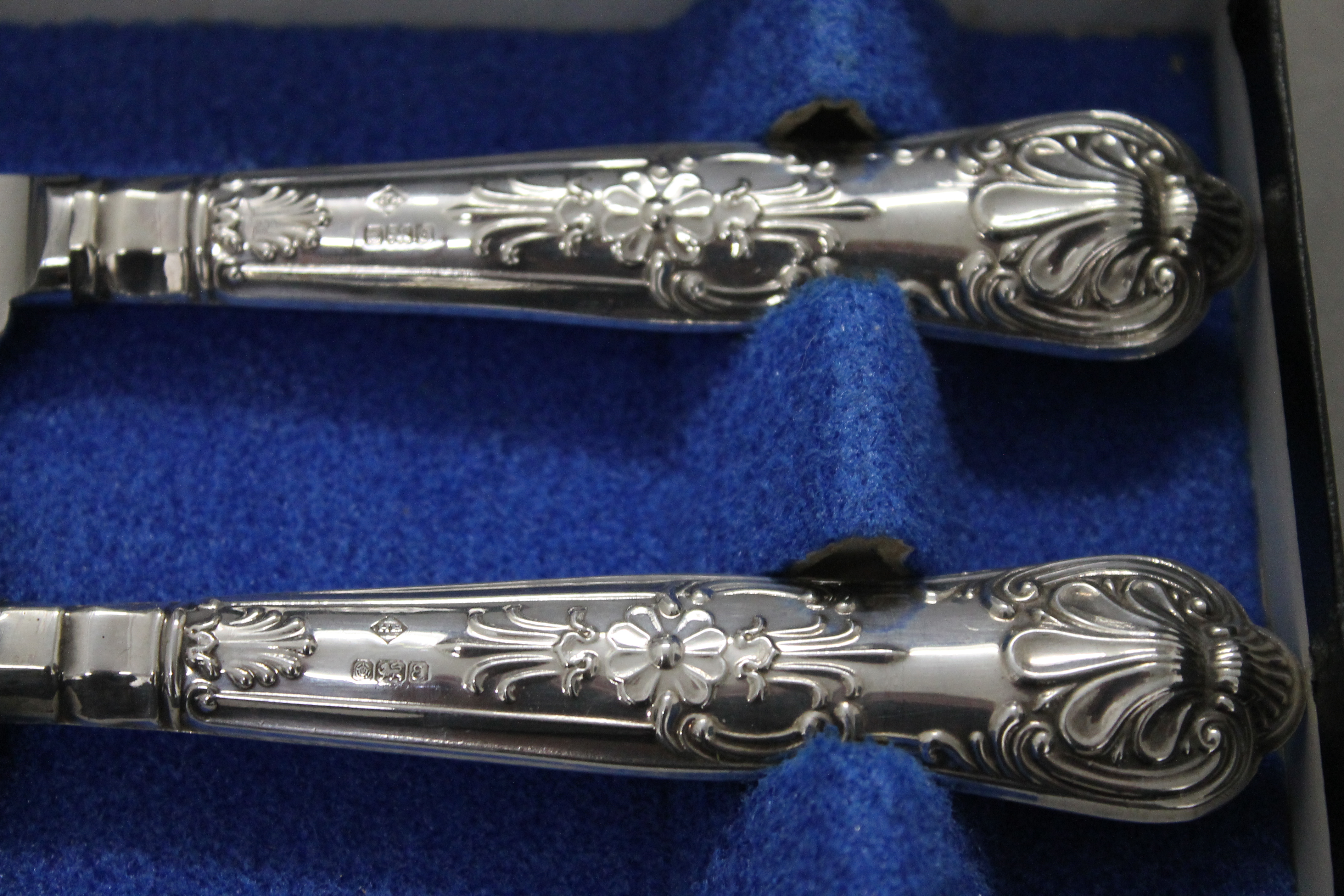 A cased silver plated cake knife inscribed for Huntley and Palmers, - Image 3 of 7