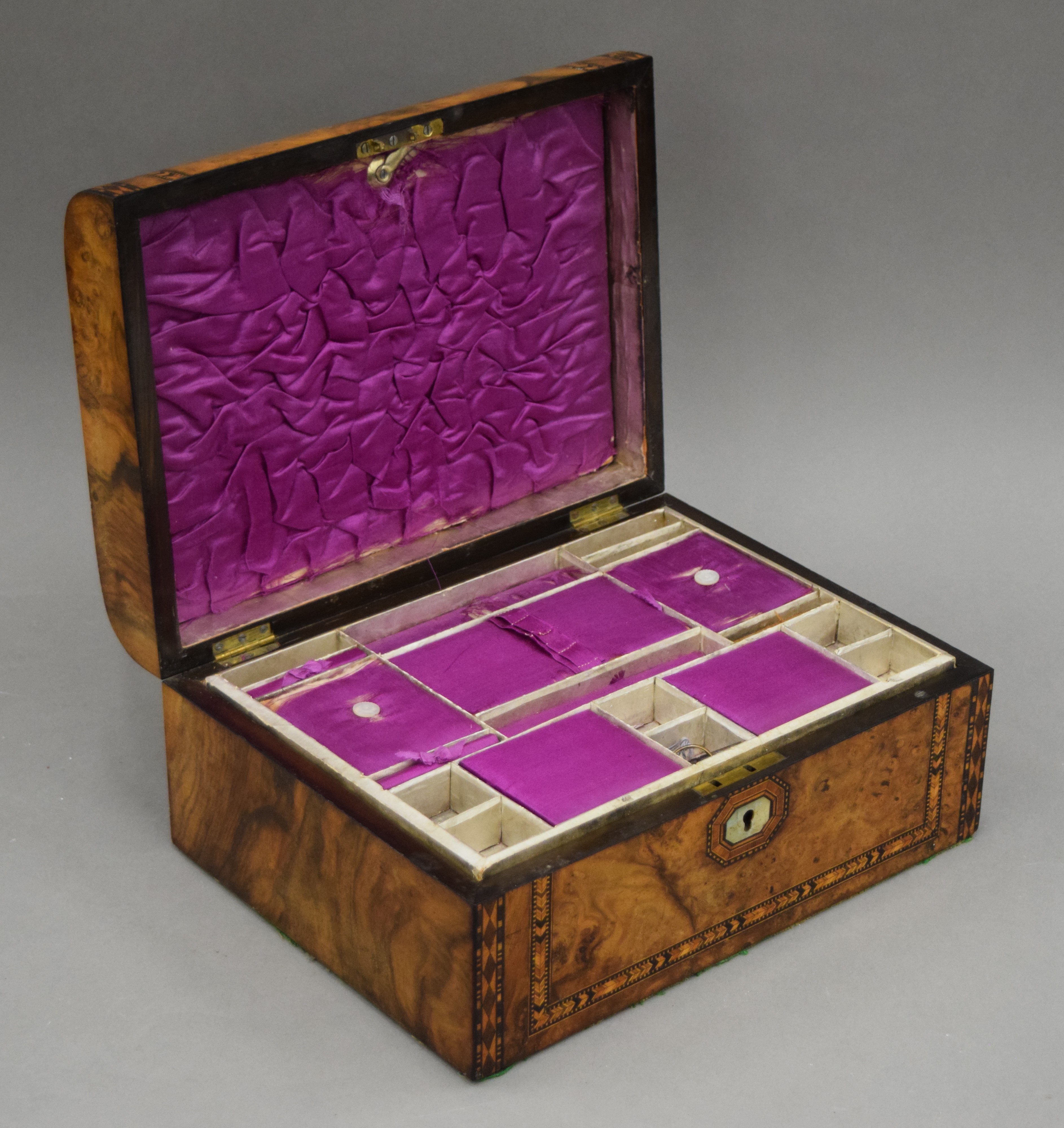 A Victorian inlaid walnut sewing box. 30 cm wide. - Image 3 of 5