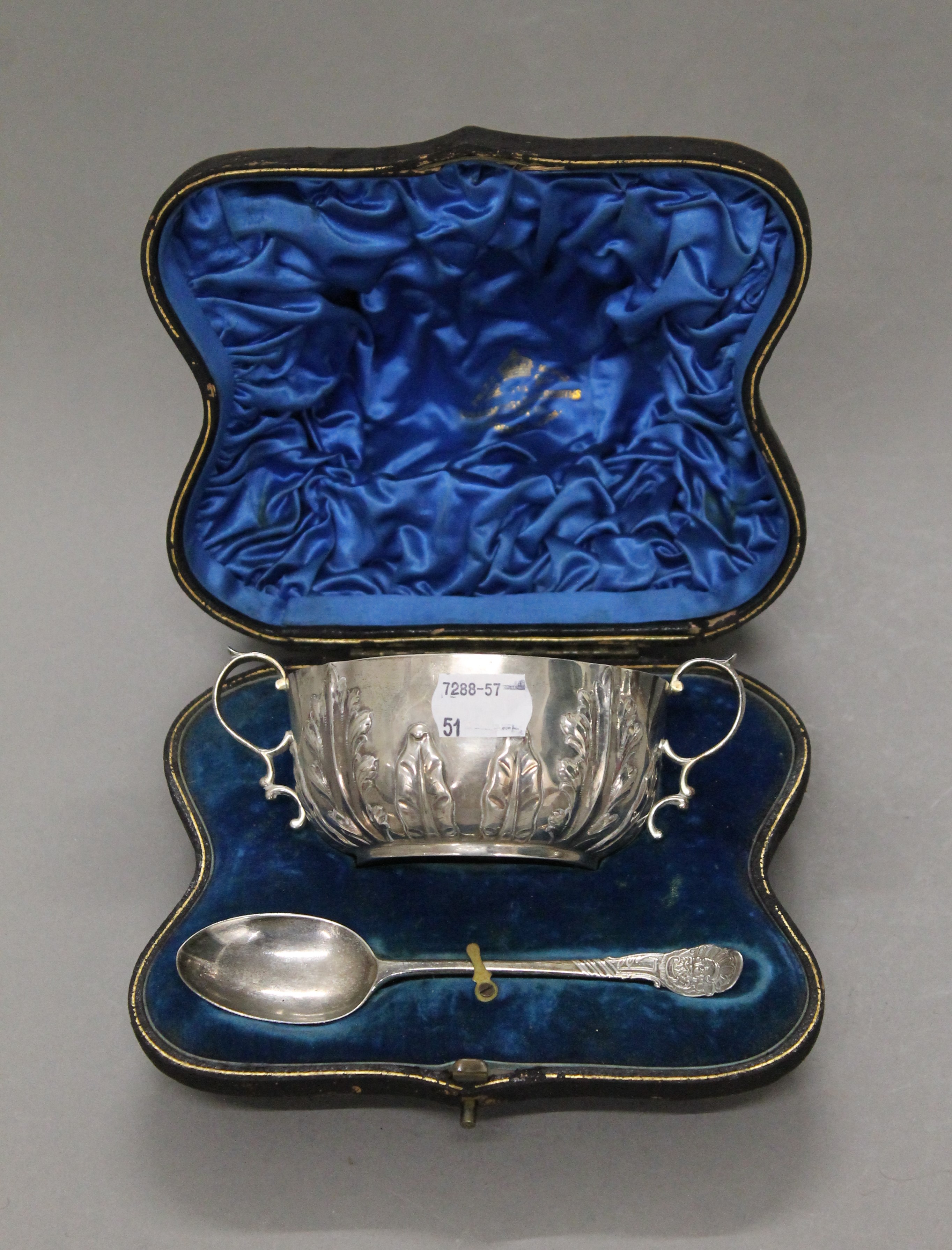 A cased silver Christening bowl and an associated spoon. The bowl 14 cm wide. 150 grammes.