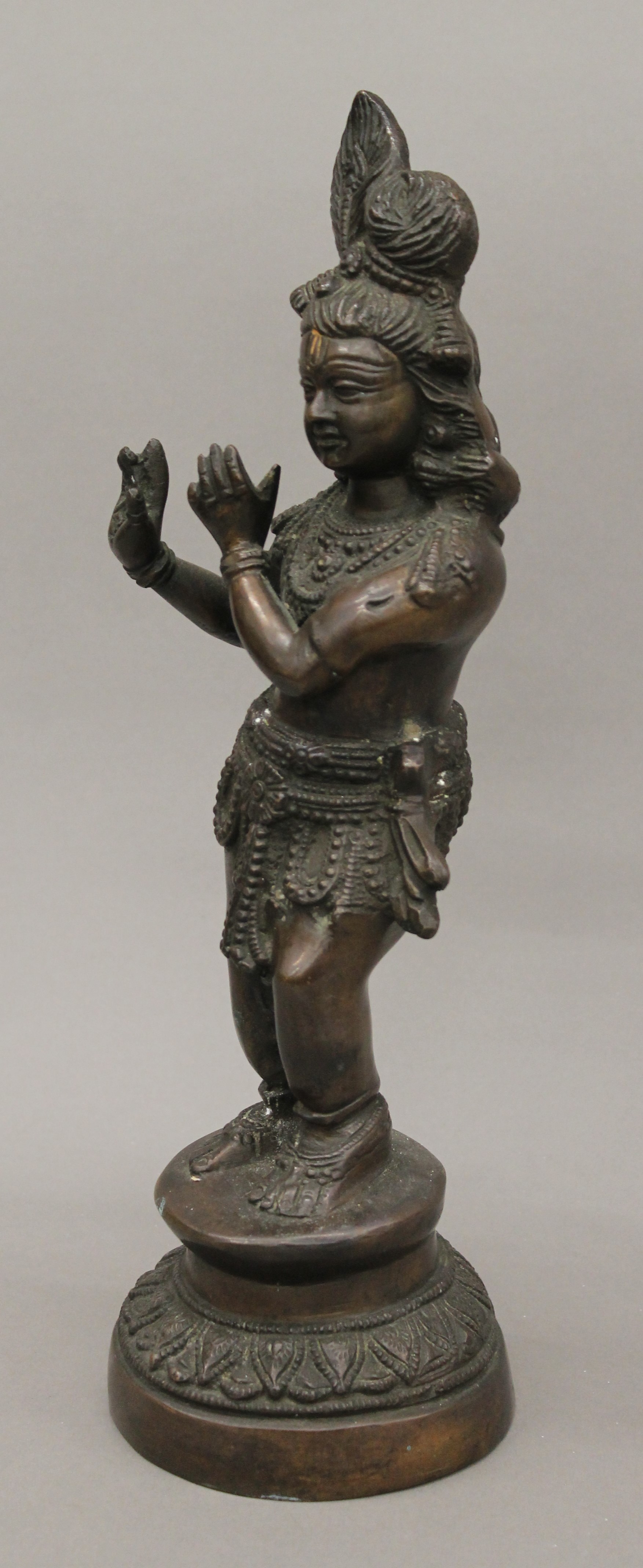 Two Indian bronze deities. The largest 35 cm high. - Image 7 of 9
