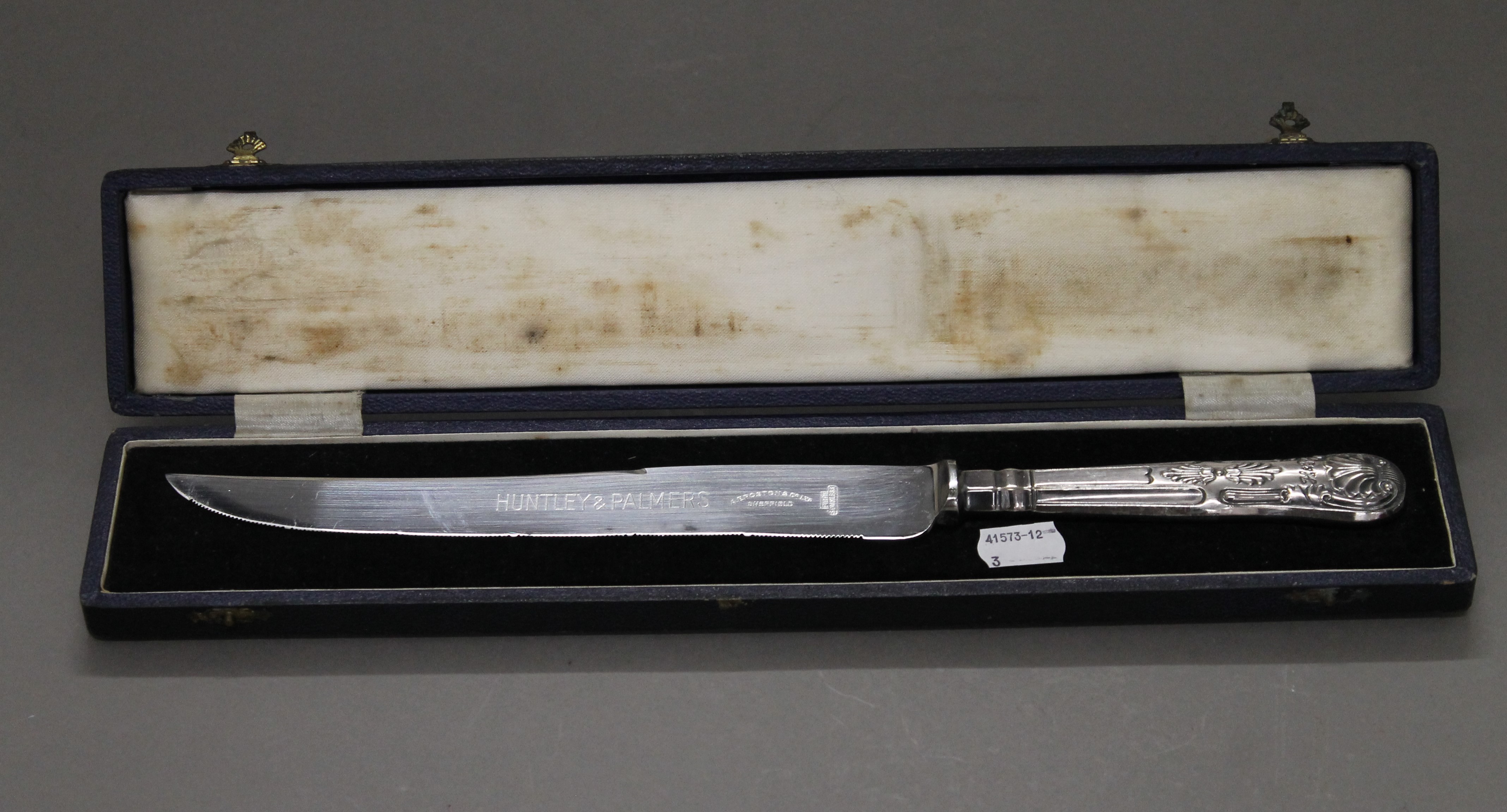 A cased silver plated cake knife inscribed for Huntley and Palmers, - Image 5 of 7