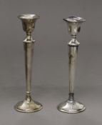 A pair of silver candlesticks. 20.5 cm high. 371.3 grammes loaded.