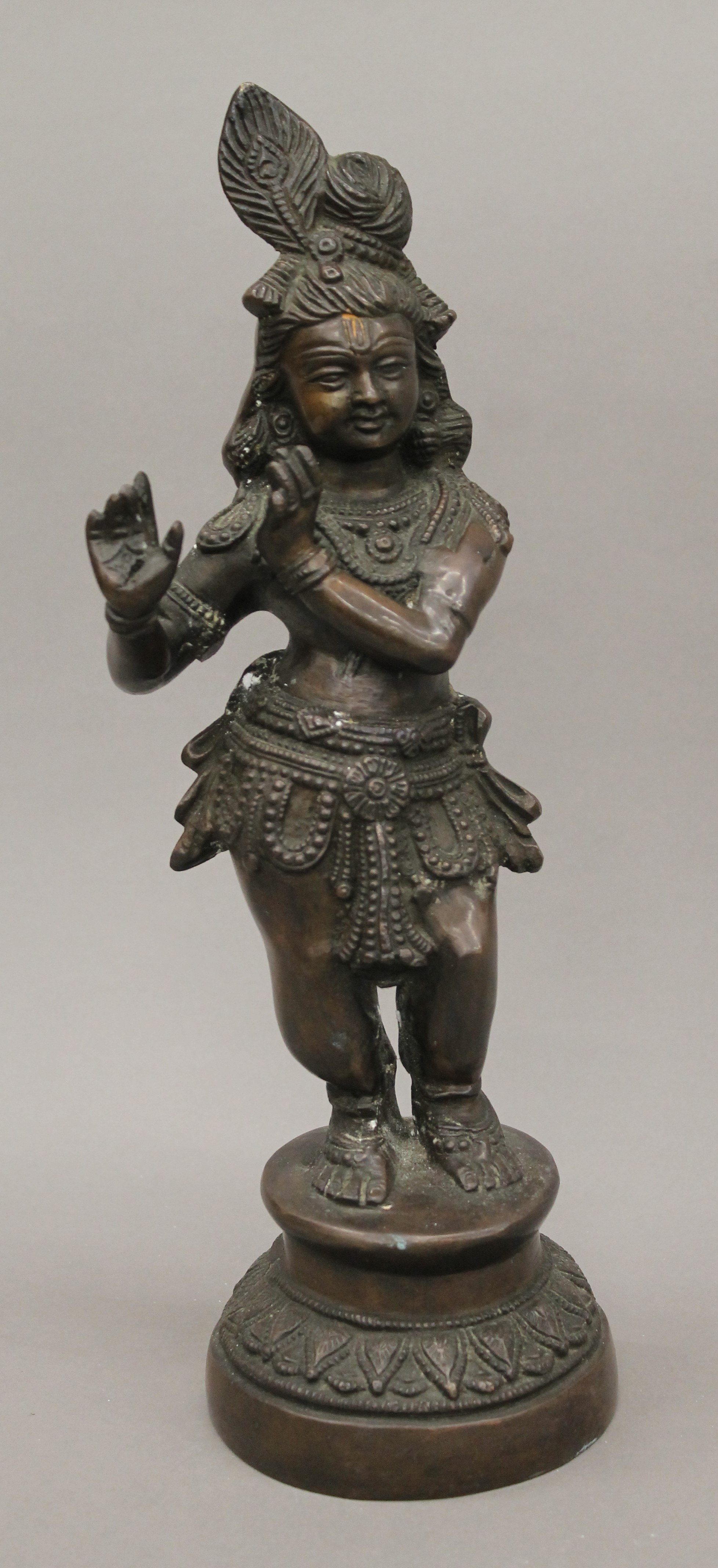 Two Indian bronze deities. The largest 35 cm high. - Image 6 of 9