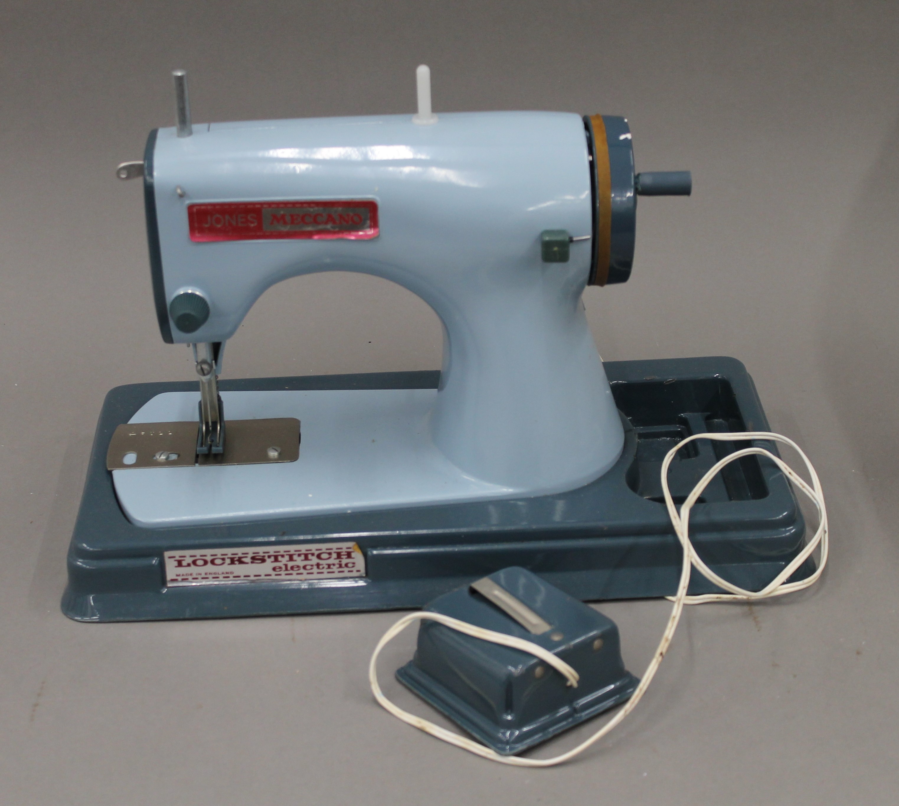 A vintage Jones Meccano Lockstitch sewing machine, boxed. - Image 2 of 5