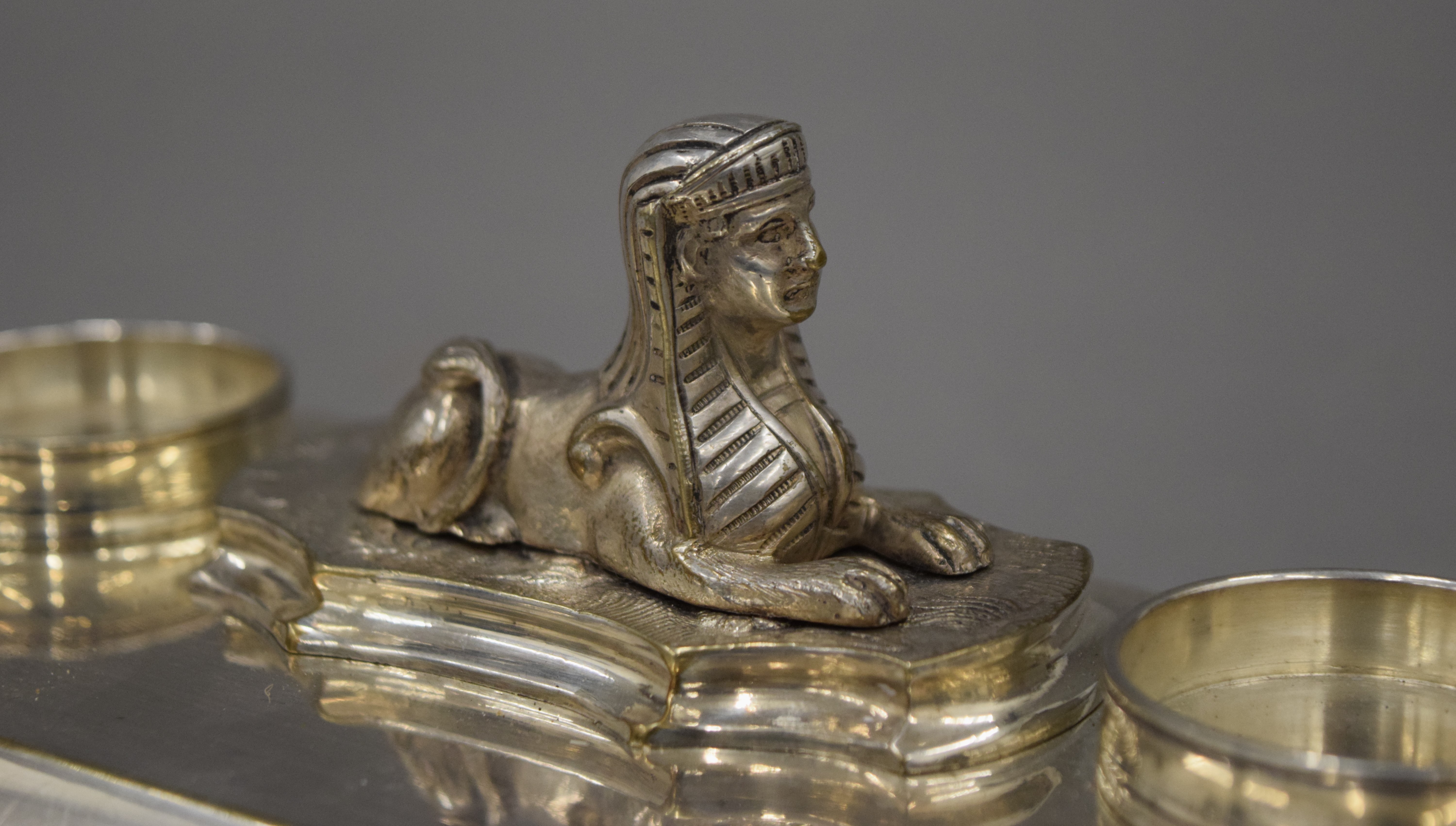 A silver plated desk stand surmounted with a sphinx. 21.5 cm wide. - Image 7 of 7