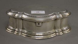 A Mappin and Webb silver desk stand. 20 cm wide. 827.7 grammes total weight.