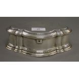 A Mappin and Webb silver desk stand. 20 cm wide. 827.7 grammes total weight.