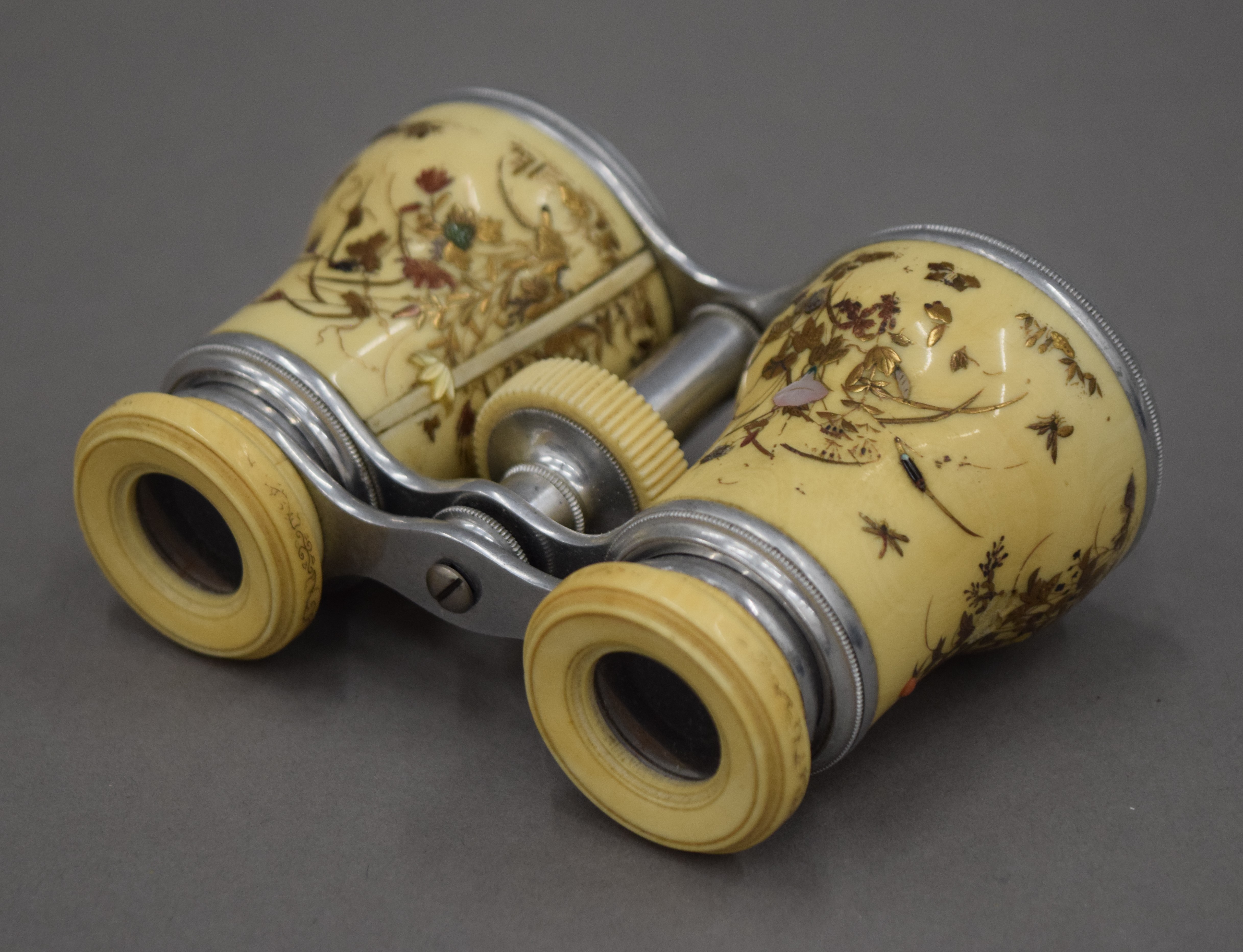 A cased pair of Victorian shibayama opera glasses. - Image 3 of 34