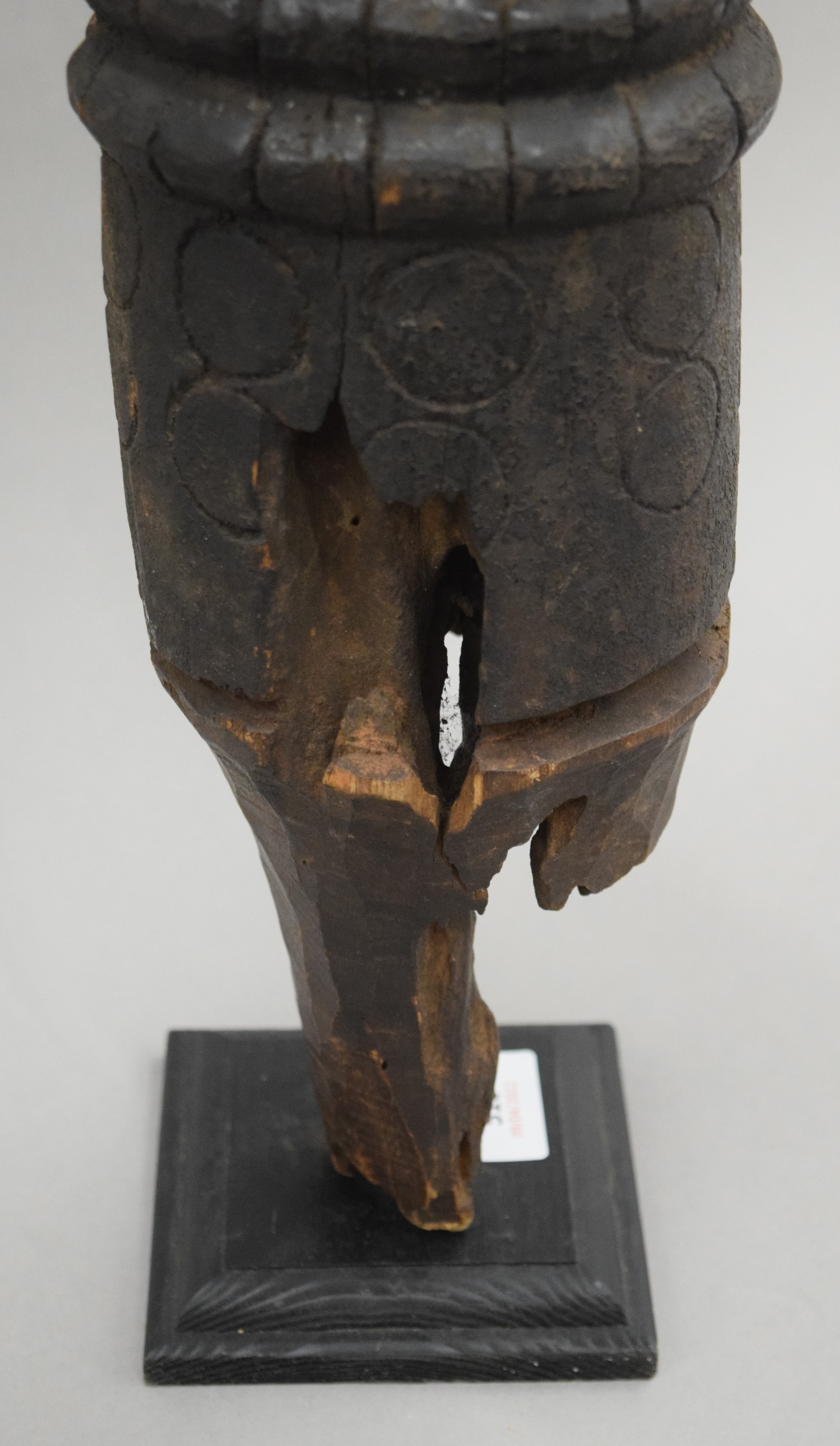 An African painted carved wooden tribal post, mounted on a display stand. 54 cm high overall. - Image 8 of 9