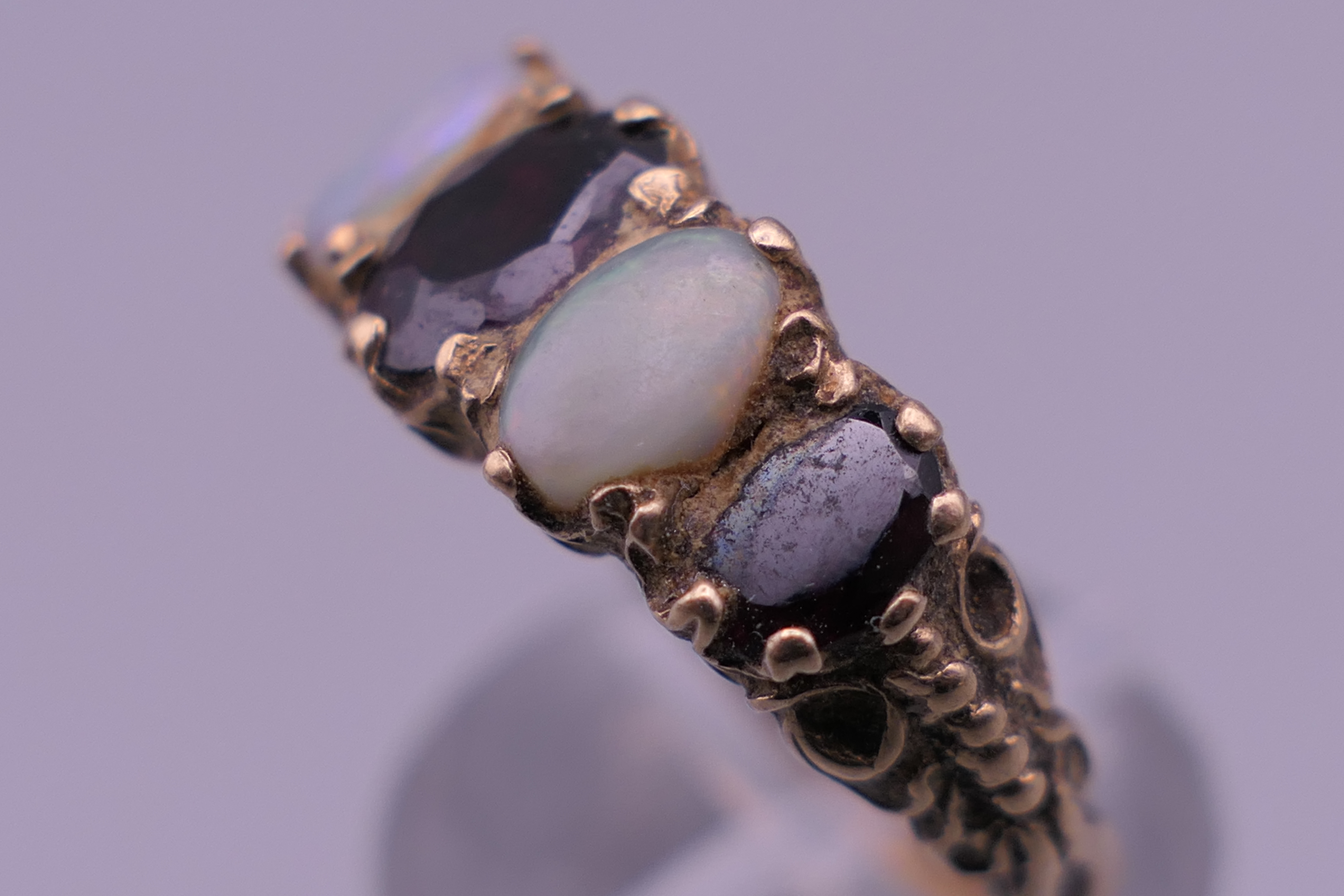 An unmarked gold, probably 9 ct gold, opal and garnet ring. - Image 5 of 7