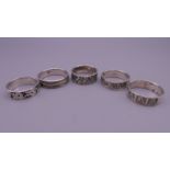 Five gentlemen's silver rings. 33.1 grammes.