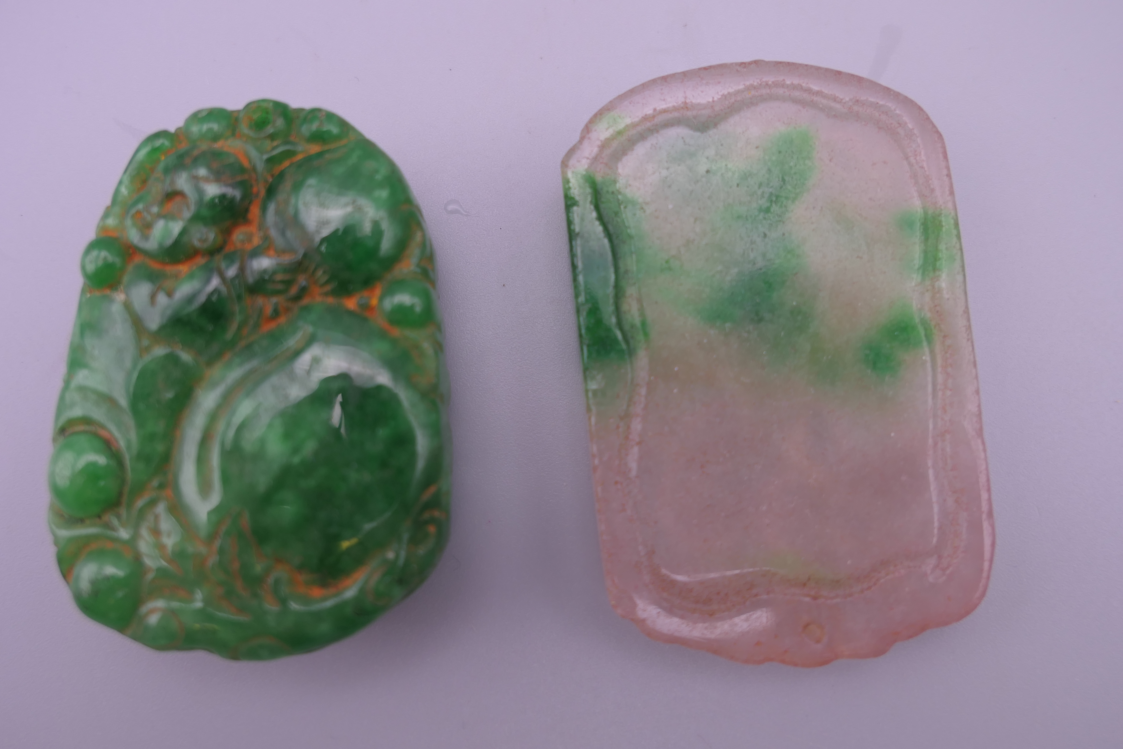 Two jade pendants. 5.5 cm and 5 cm high respectively. - Image 2 of 3