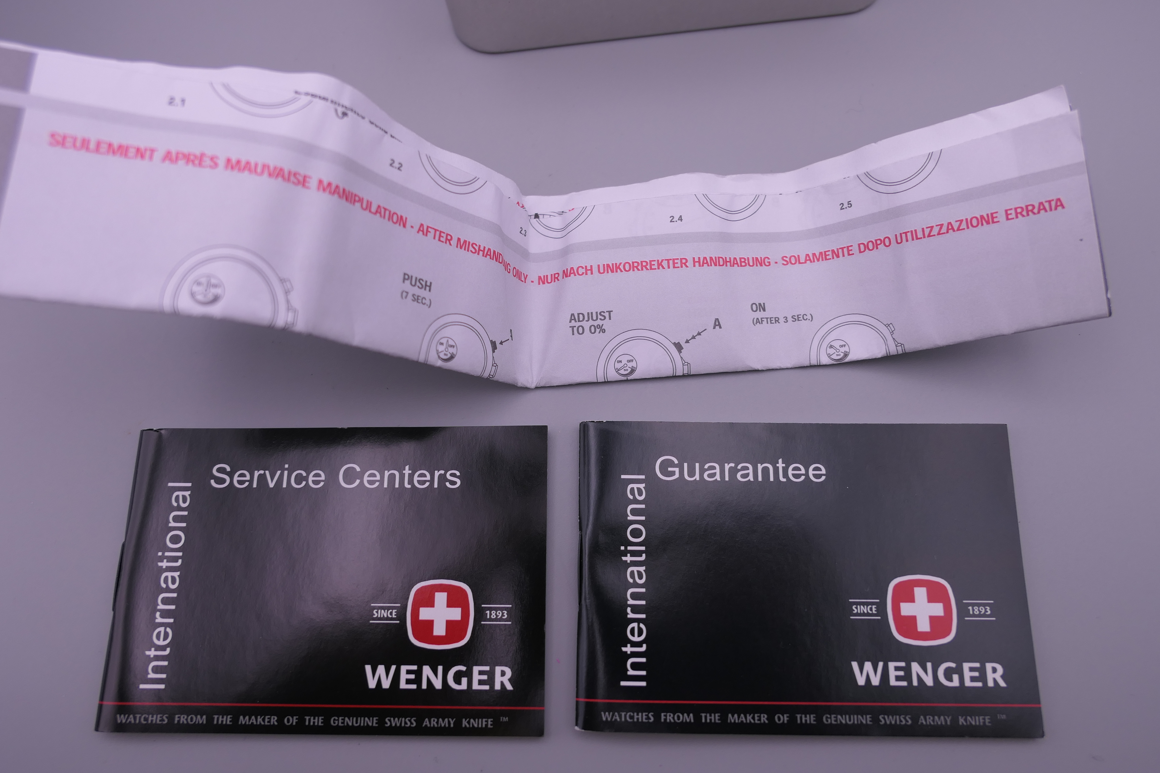 A boxed Wenger wristwatch. 4.5 cm wide. - Image 9 of 12
