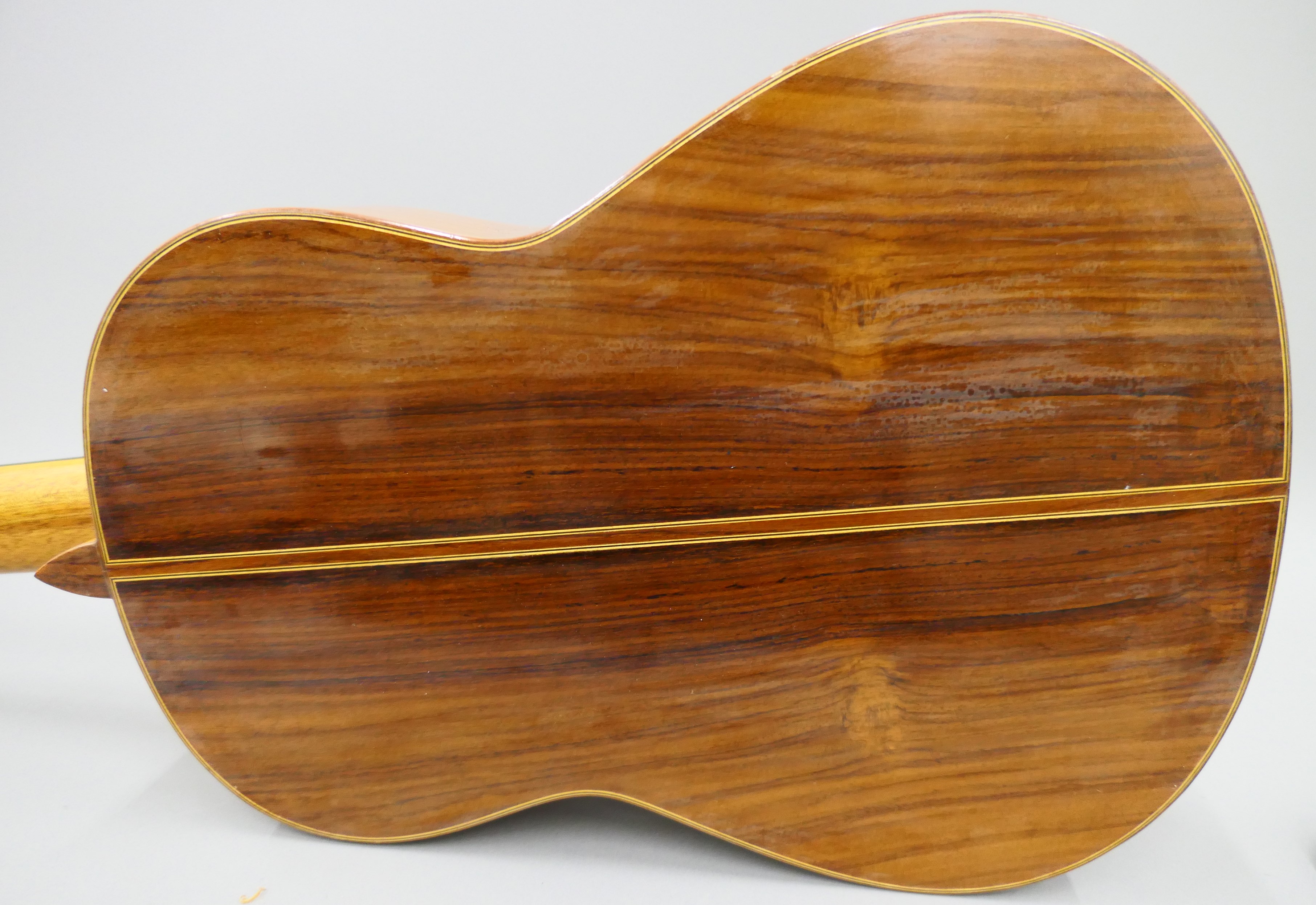 A Stuart Keen classical guitar. 99 cm high. - Image 14 of 25