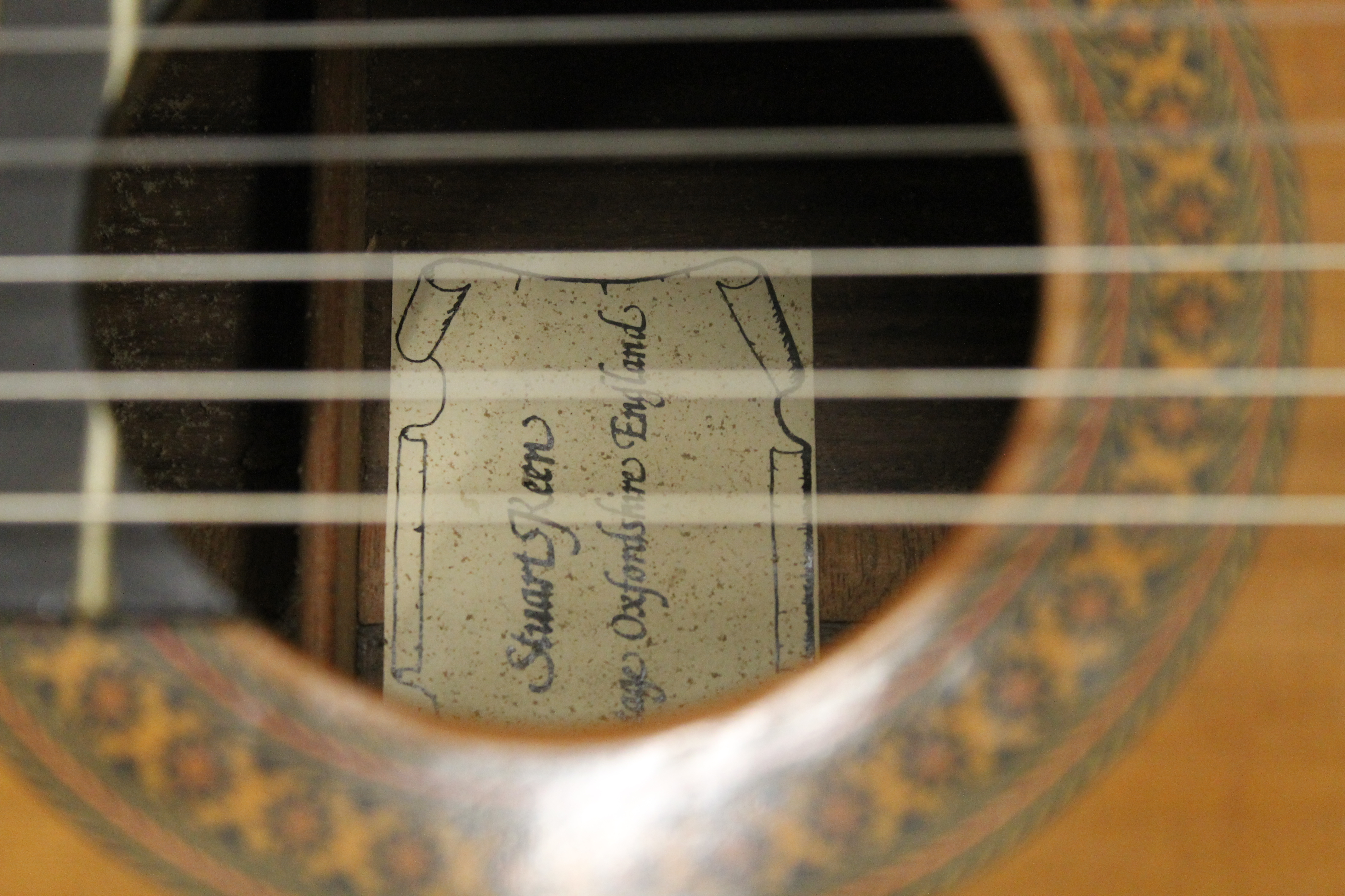 A Stuart Keen classical guitar. 99 cm high. - Image 6 of 25