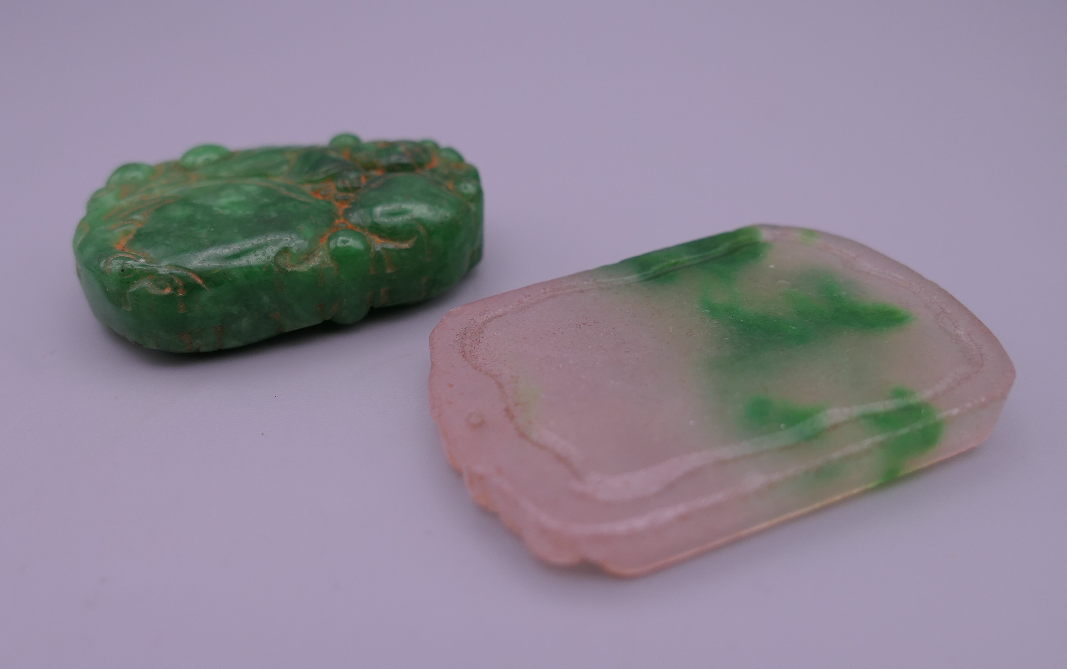 Two jade pendants. 5.5 cm and 5 cm high respectively. - Image 3 of 3